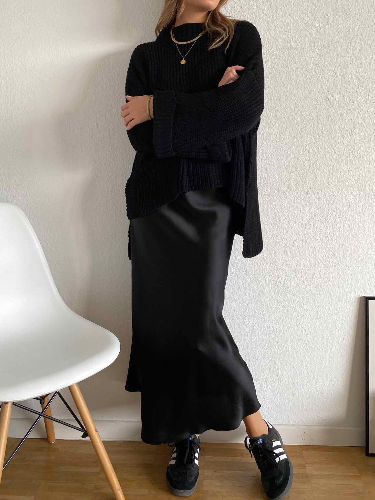 Short Oversize Pulli mit Schlitz in Black für Damen von Maingold Basics