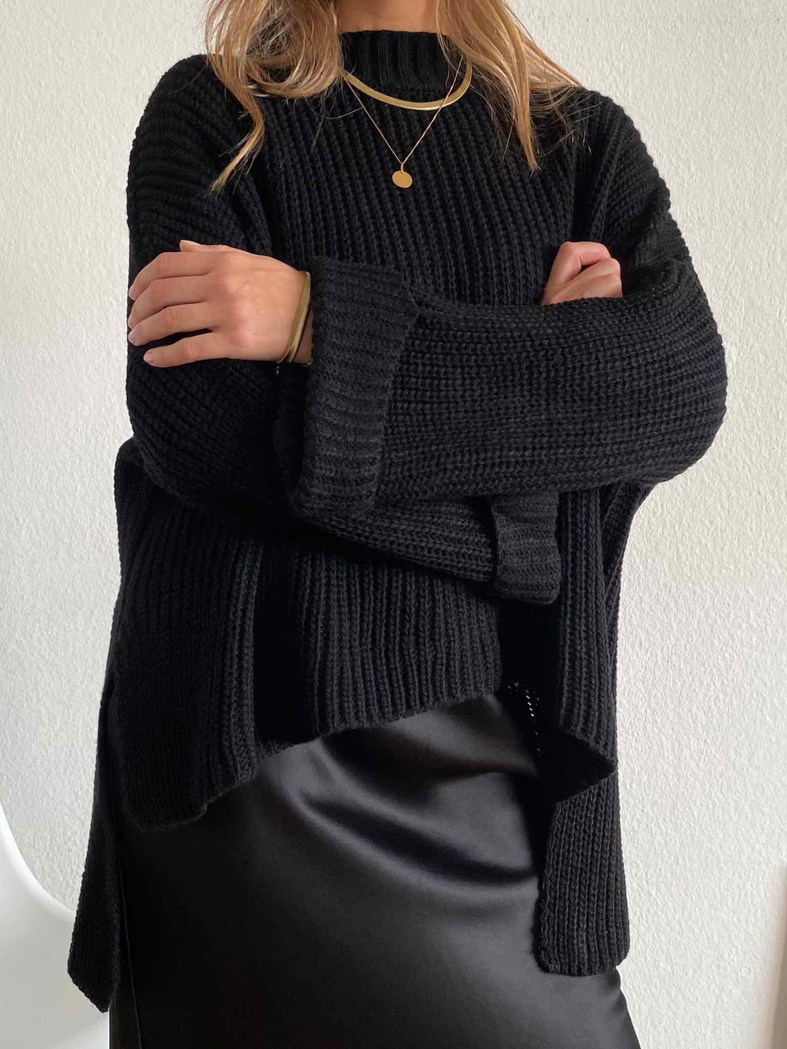 Short Oversize Pulli mit Schlitz in Black für Damen von Maingold Basics