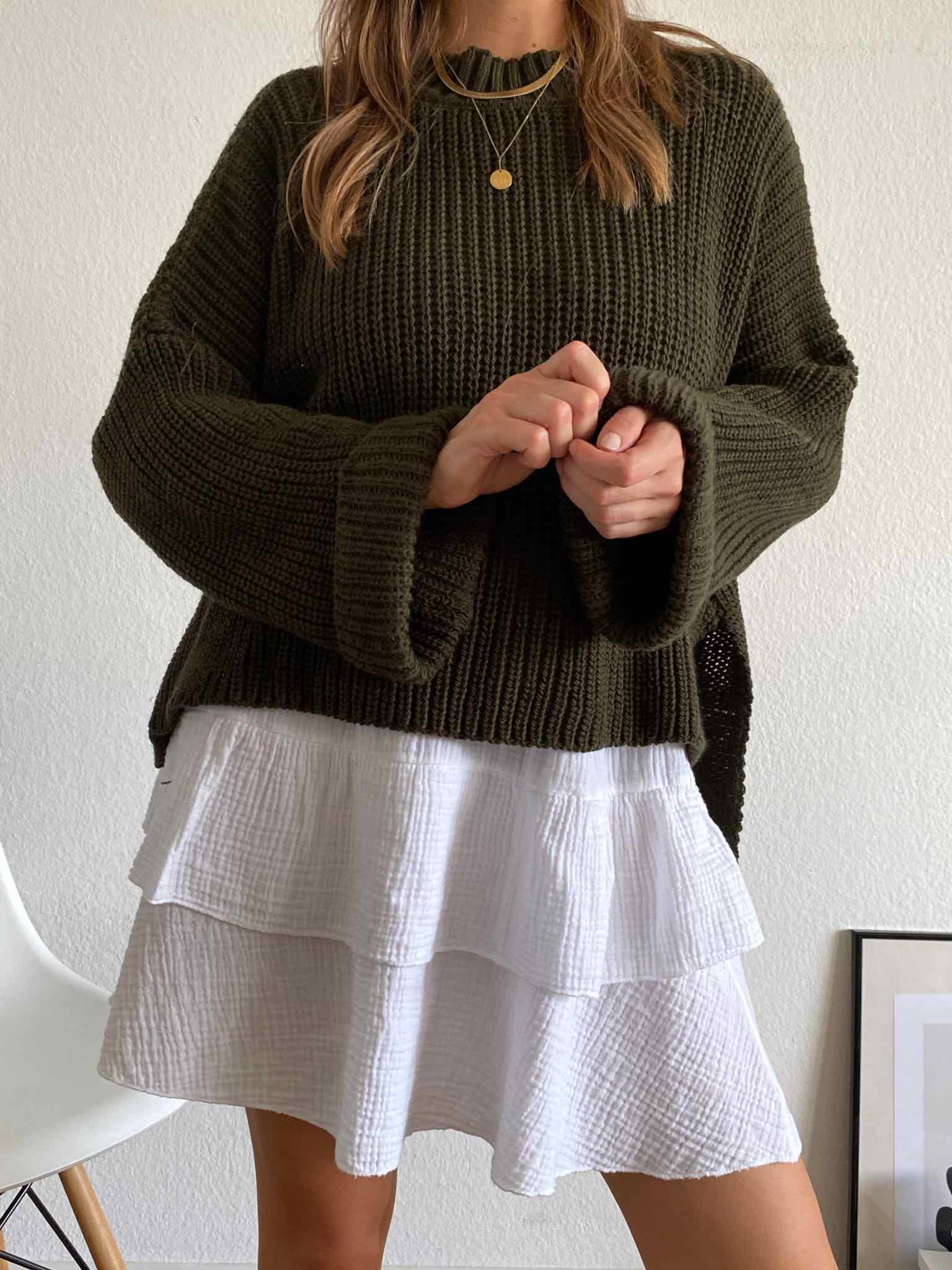 Short Oversize Pulli mit Schlitz in Dark Olive für Damen von Maingold Basics