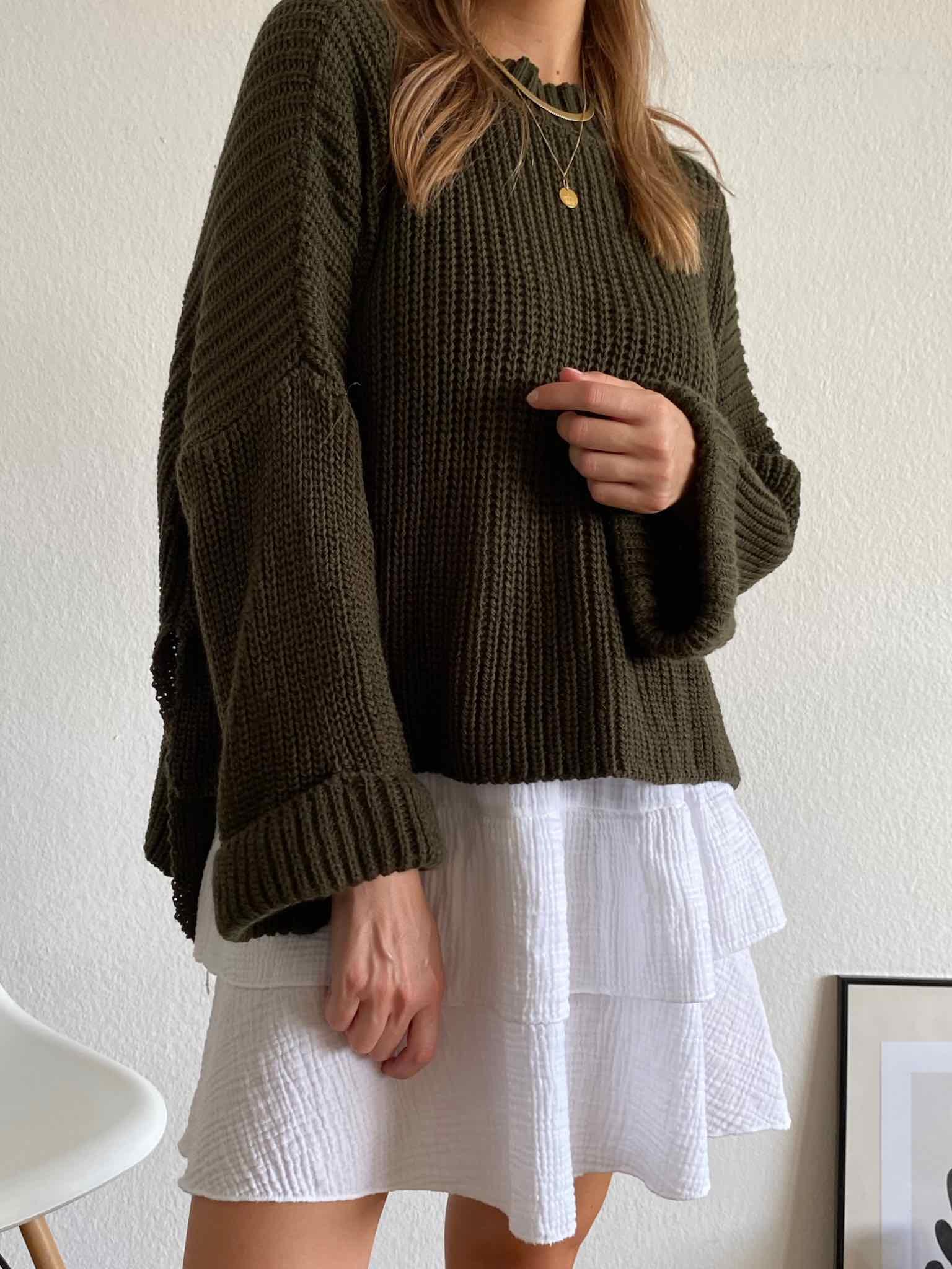Short Oversize Pulli mit Schlitz in Dark Olive für Damen von Maingold Basics
