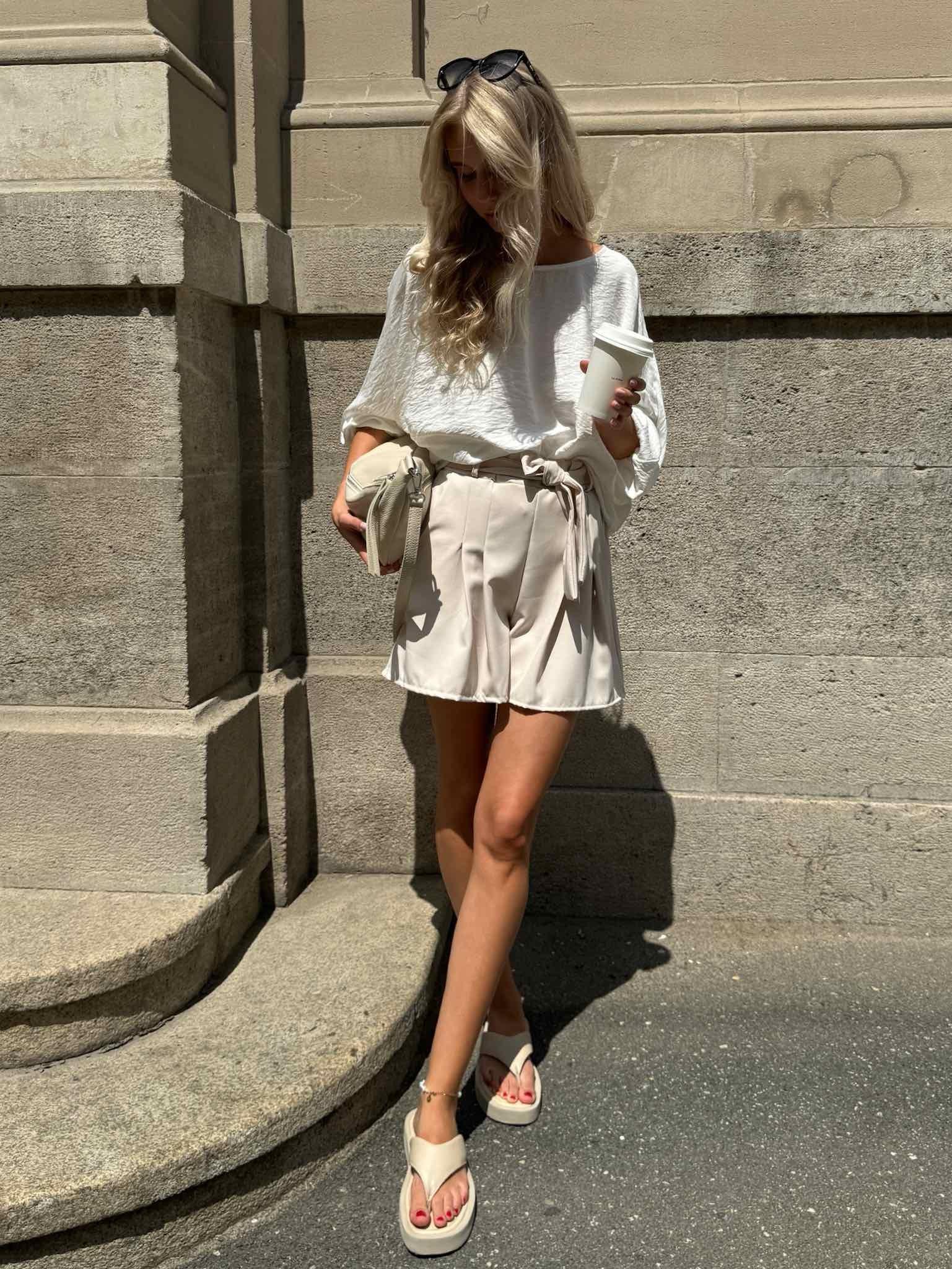 Shorts zum Binden für Damen in Beige von Maingold Basics