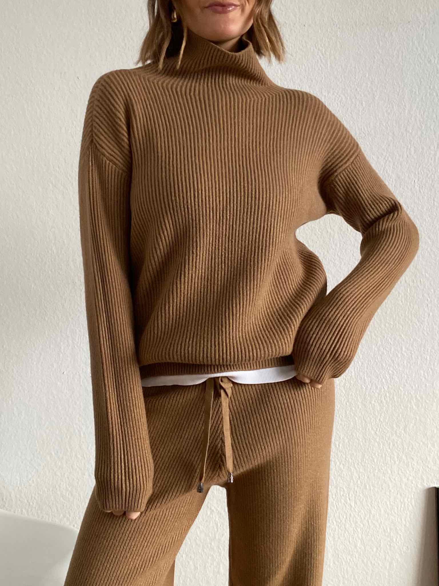 Soft Knit Stehkragen Pullover für Damen in Camel von Maingold Basics