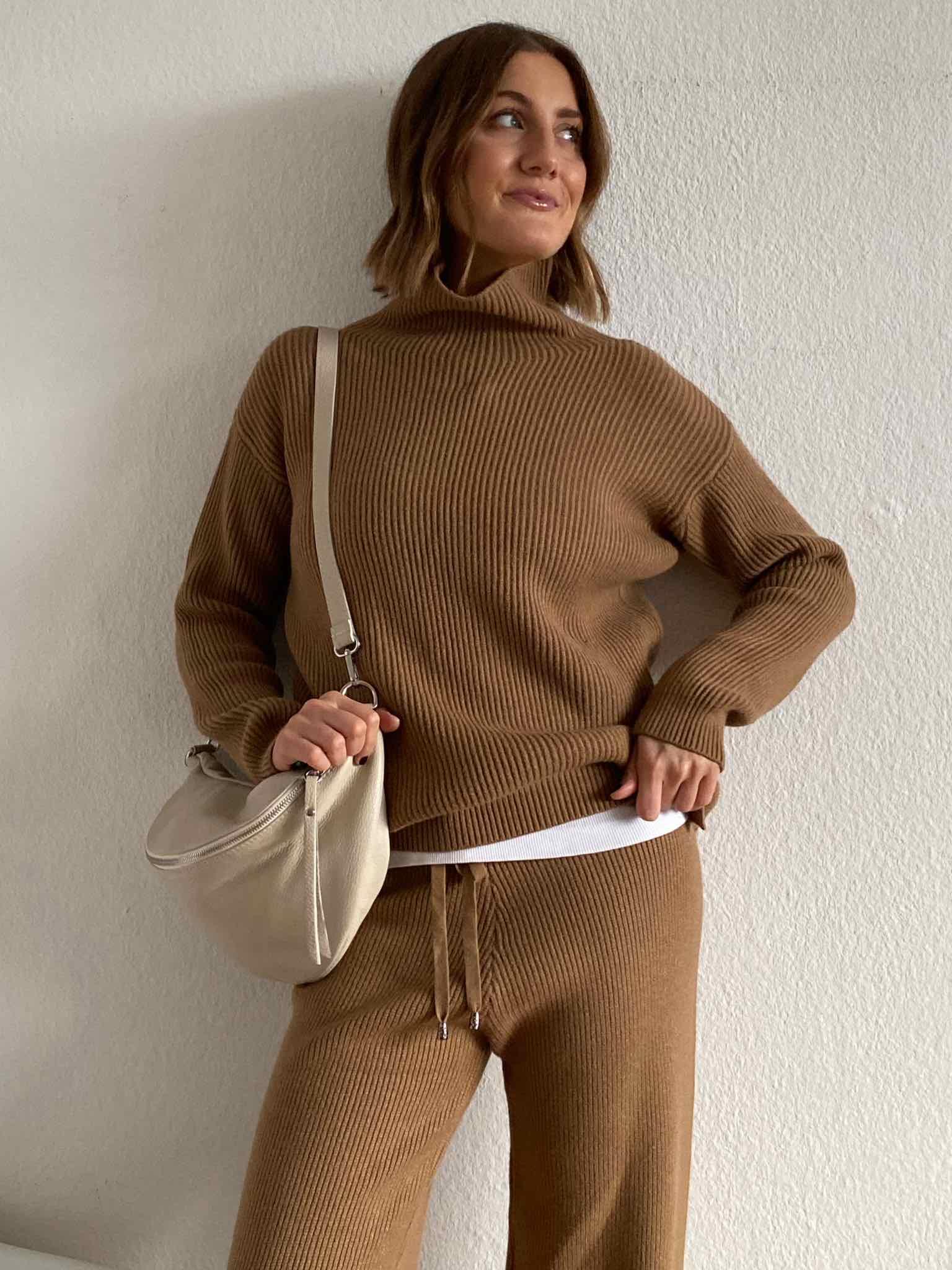 Soft Knit Stehkragen Pullover für Damen in Camel von Maingold Basics
