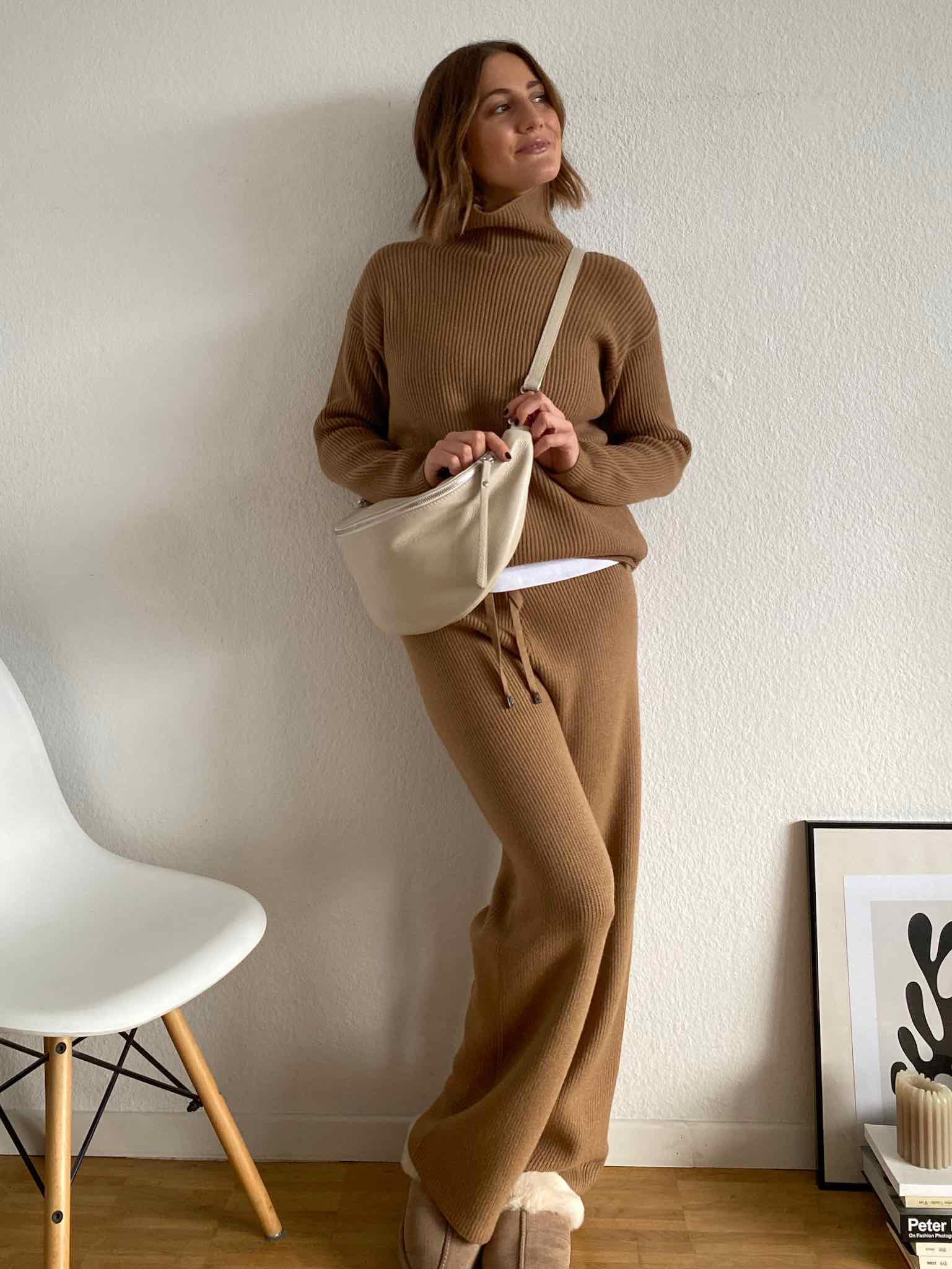 Soft Knit Stehkragen Pullover für Damen in Camel von Maingold Basics