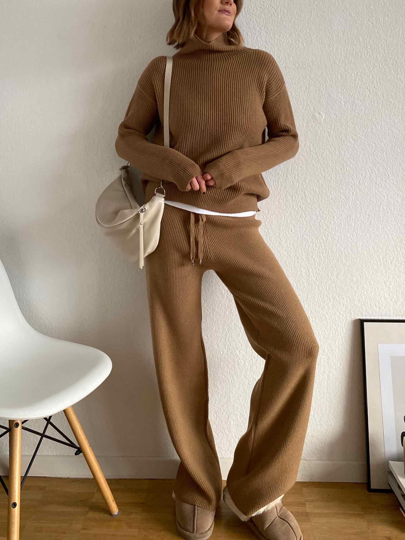 Soft Knit Stehkragen Pullover für Damen in Camel von Maingold Basics