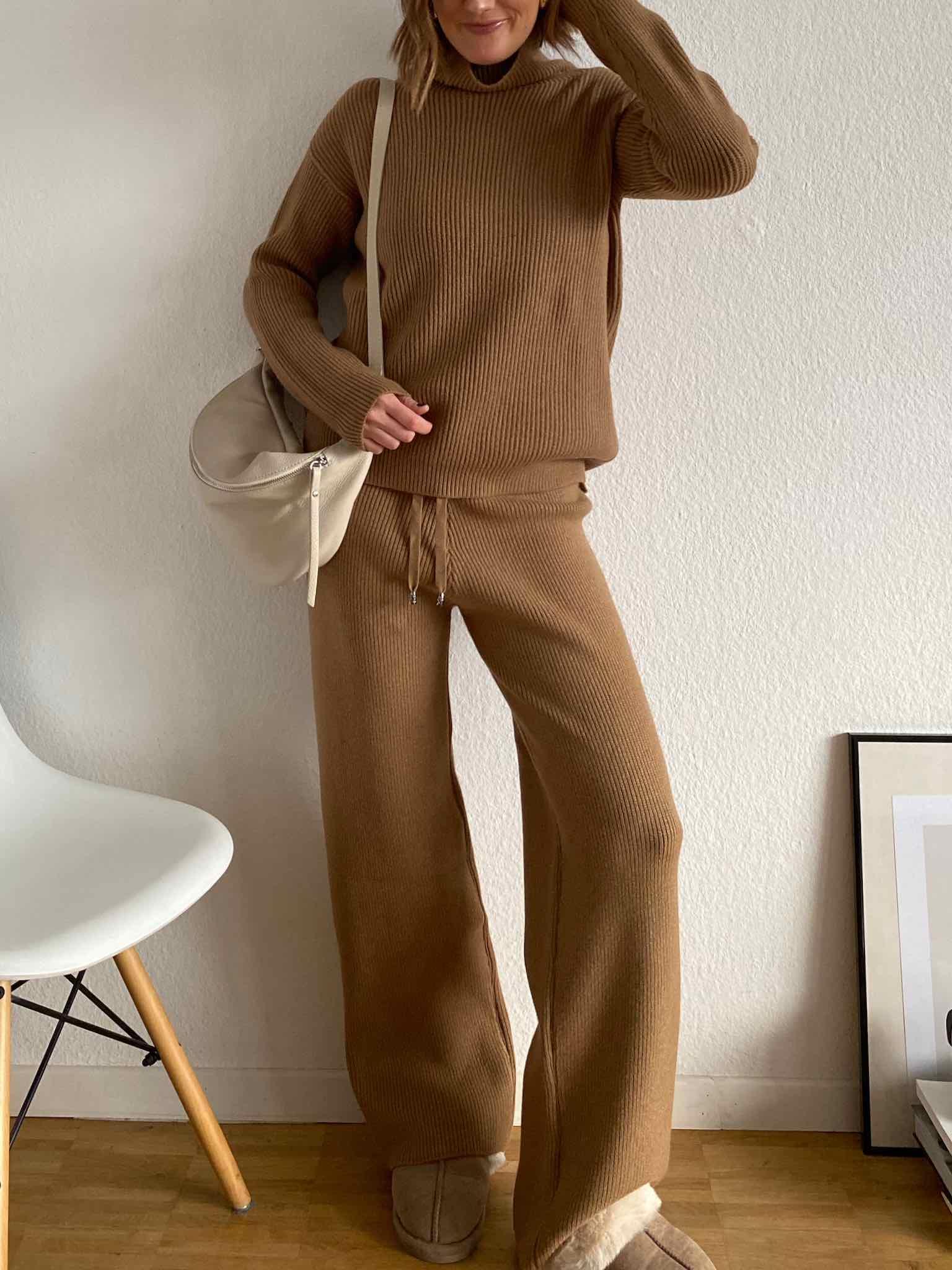 Soft Knit Stehkragen Pullover für Damen in Camel von Maingold Basics