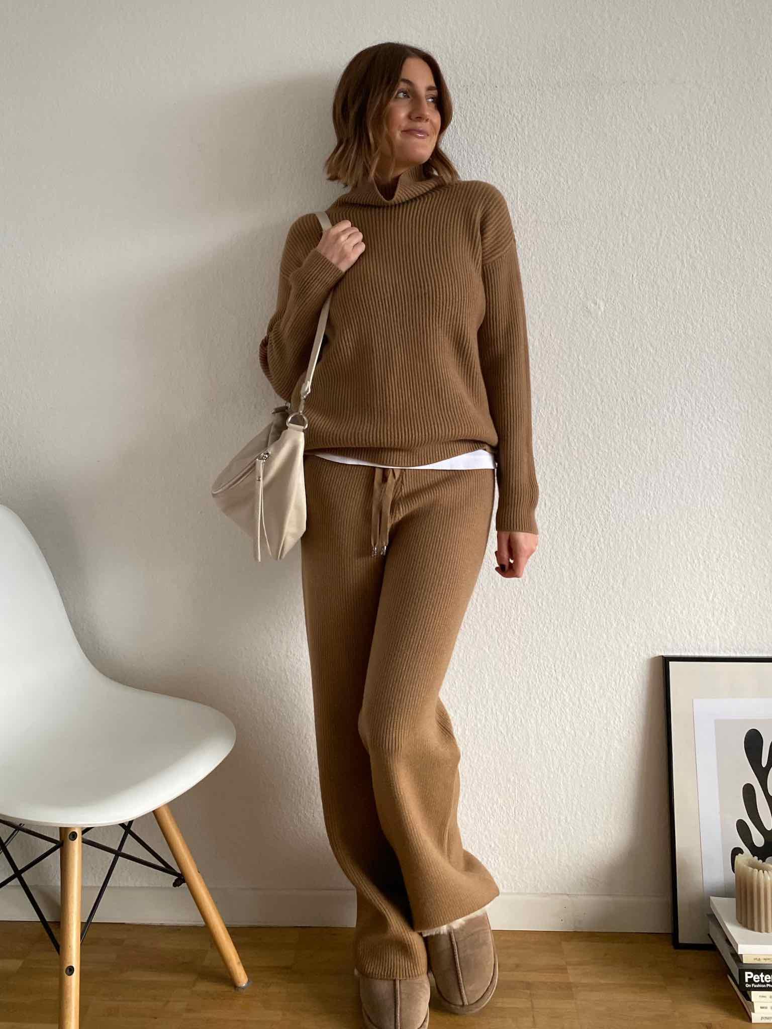 Soft Knit Stehkragen Pullover für Damen in Camel von Maingold Basics