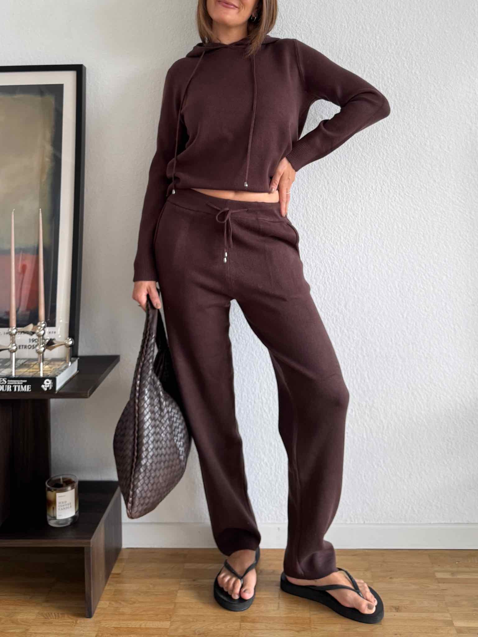 Strick-Set aus Hoodie und Hose aus Viskose-Mix für Damen in Chocolate von Maingold Basics