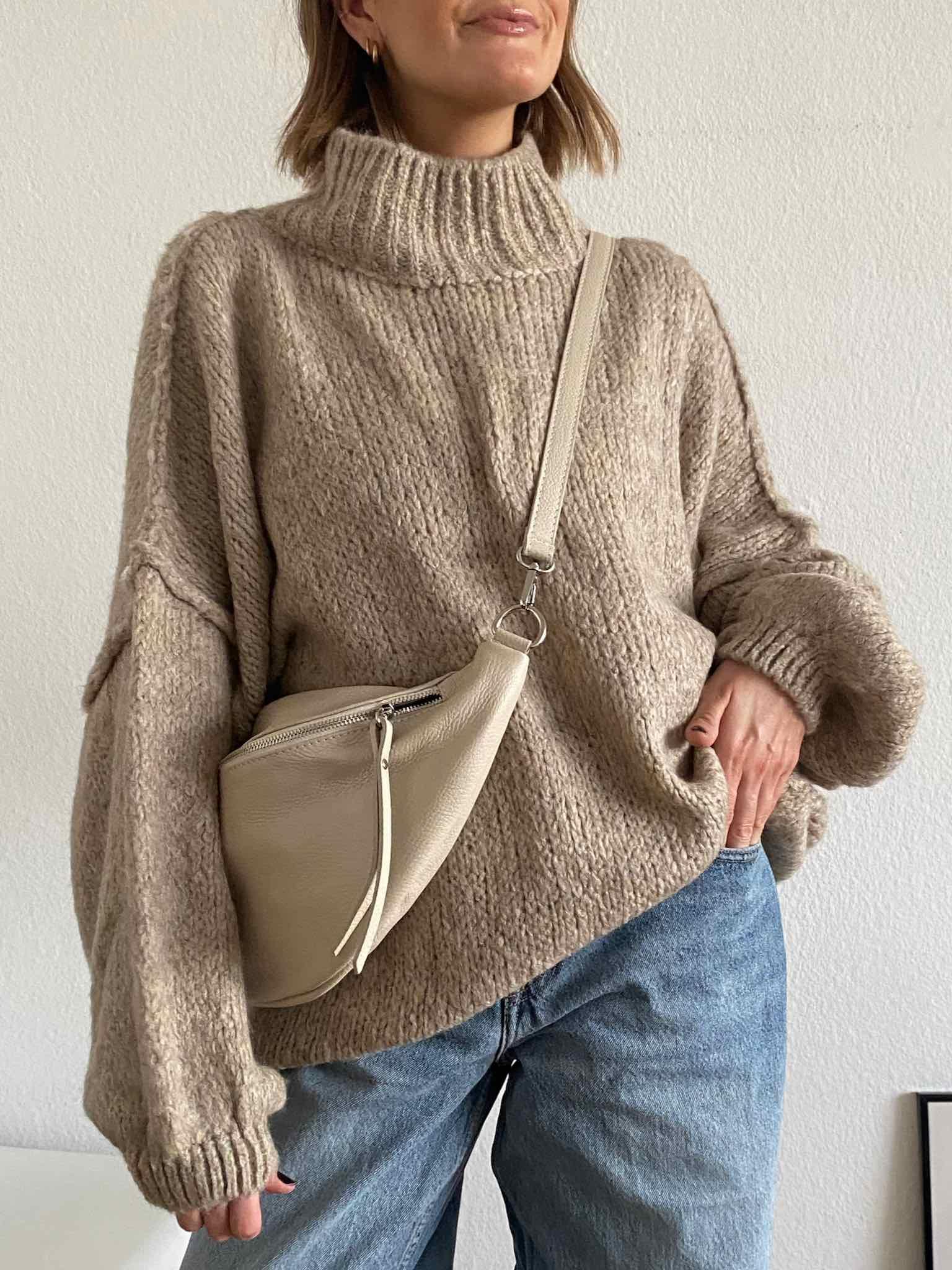 Super Oversized Kuschel Pullover für Damen in Dark Beige von Maingold Basics