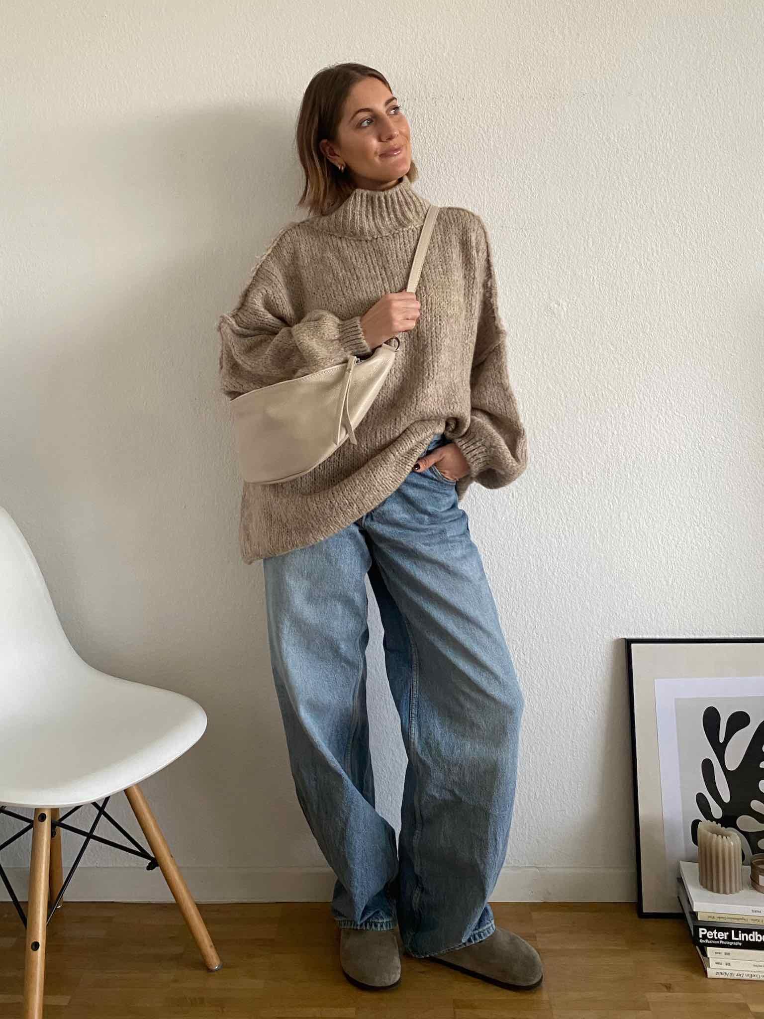 Super Oversized Kuschel Pullover für Damen in Dark Beige von Maingold Basics