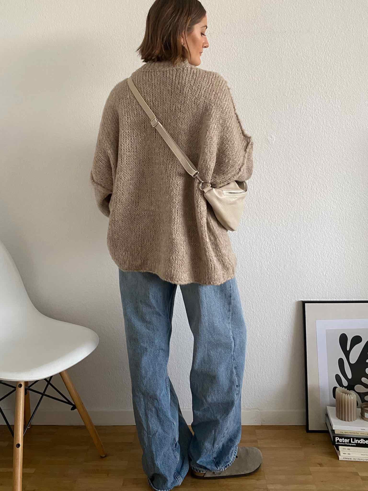 Super Oversized Kuschel Pullover für Damen in Dark Beige von Maingold Basics