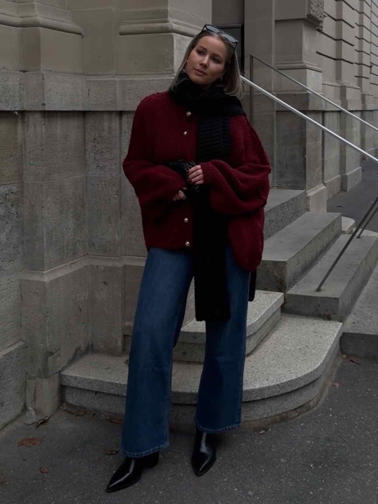 Super Oversize Cardigan mit Goldknöpfen für Damen in Bordeaux von Maingold Basics