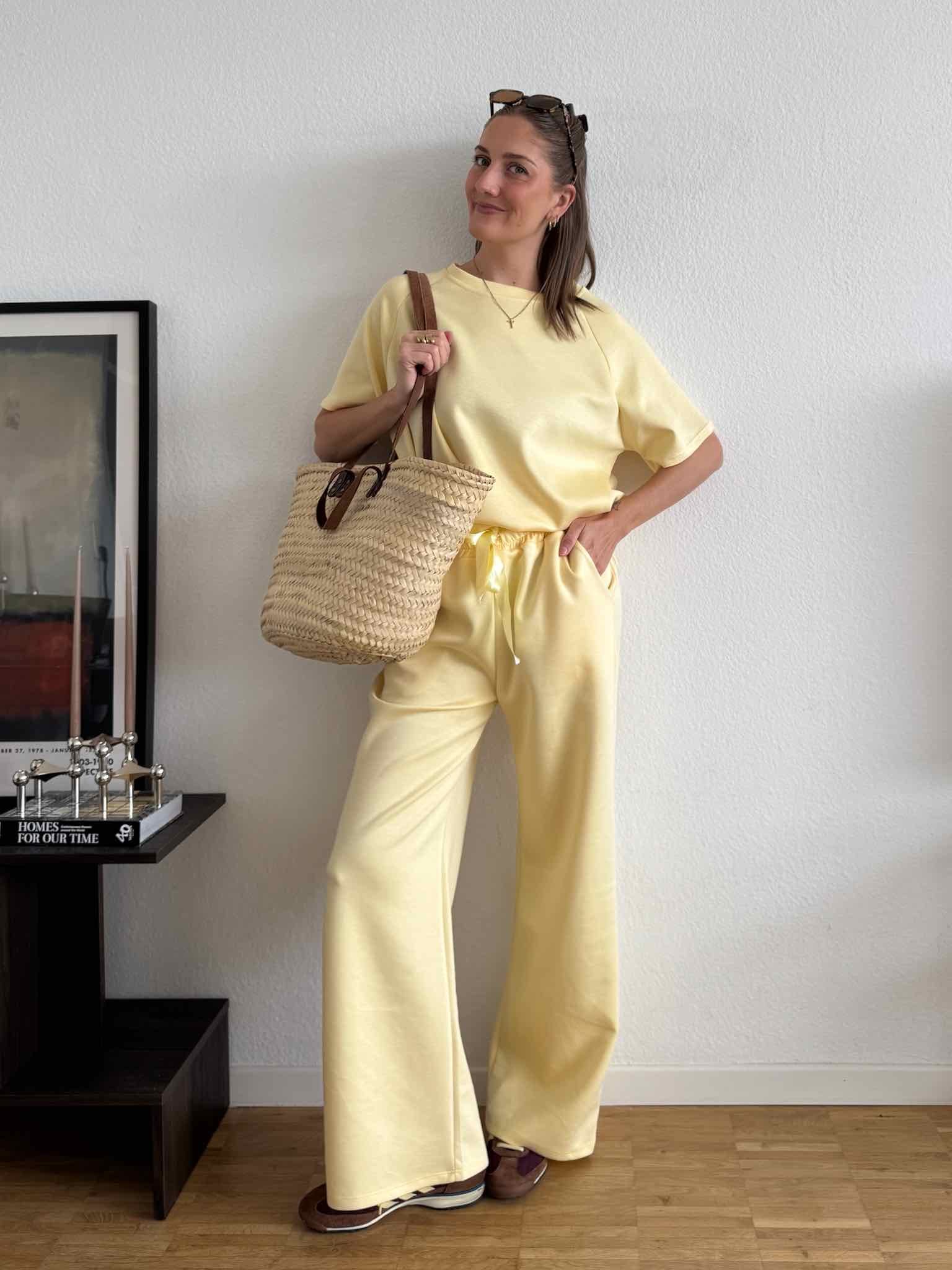 Viskose T-Shirt für Damen in Butter Yellow von Maingold Basics