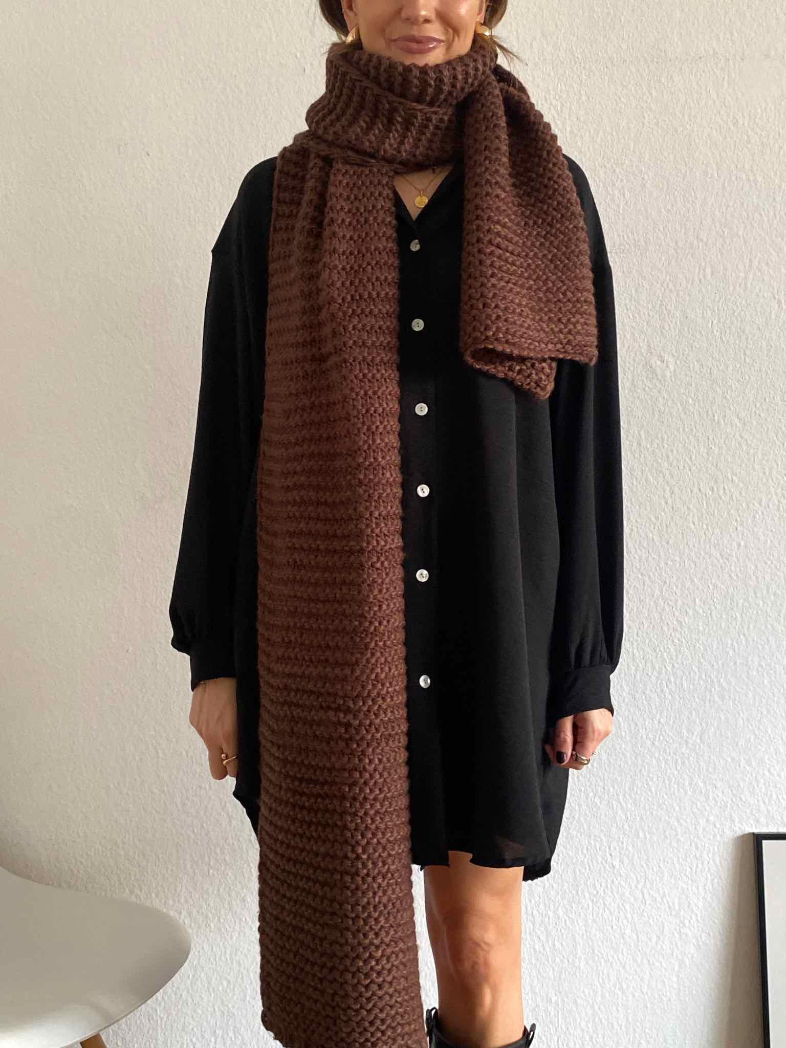 XL Knit Scarf für Damen in Brown von Maingold Basics