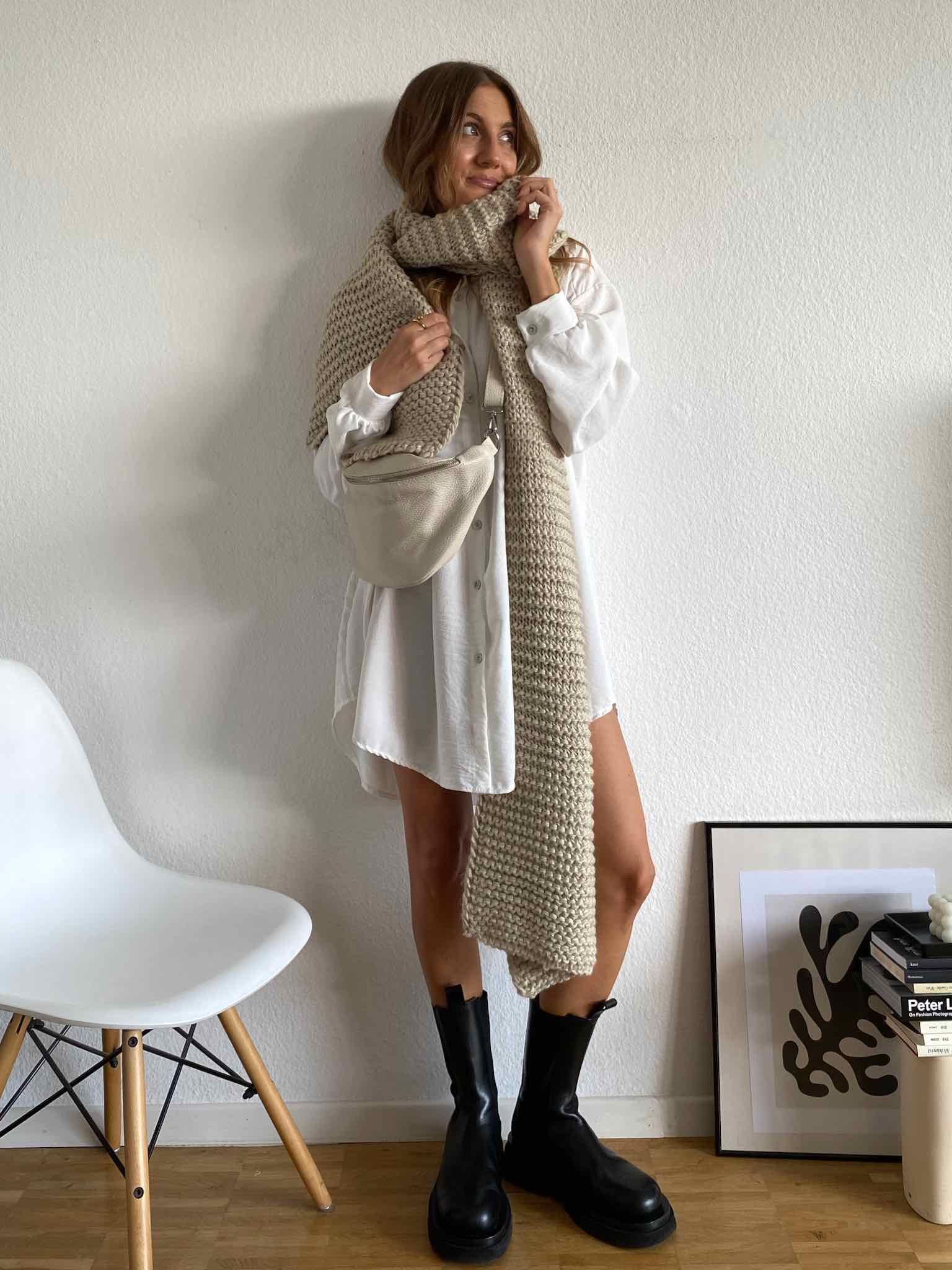 XL Knit Scarf für Damen in Greige von maingoldbasics.de
