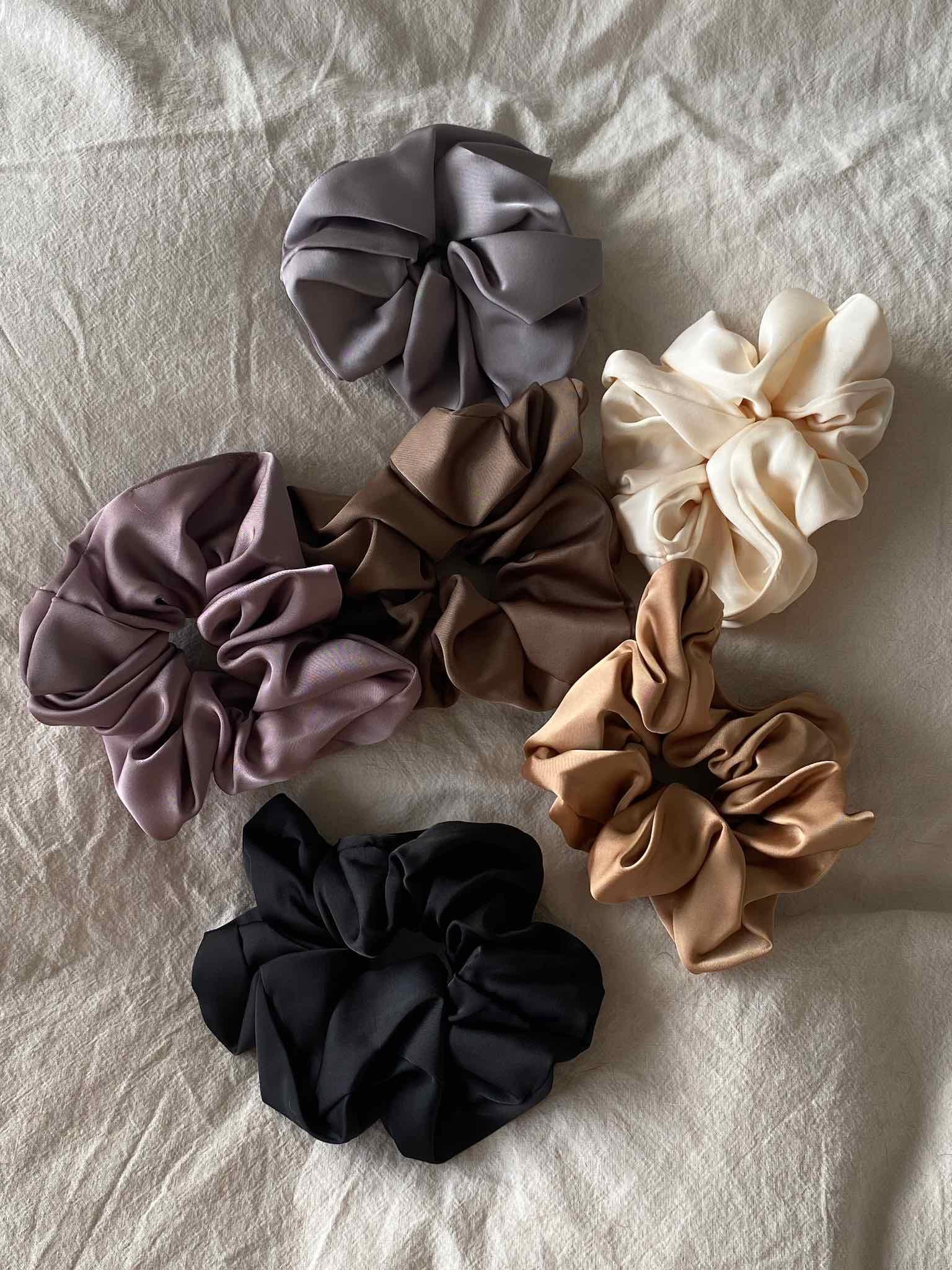 XL Silk Scrunchie für Damen in Creme von Maingold Basics