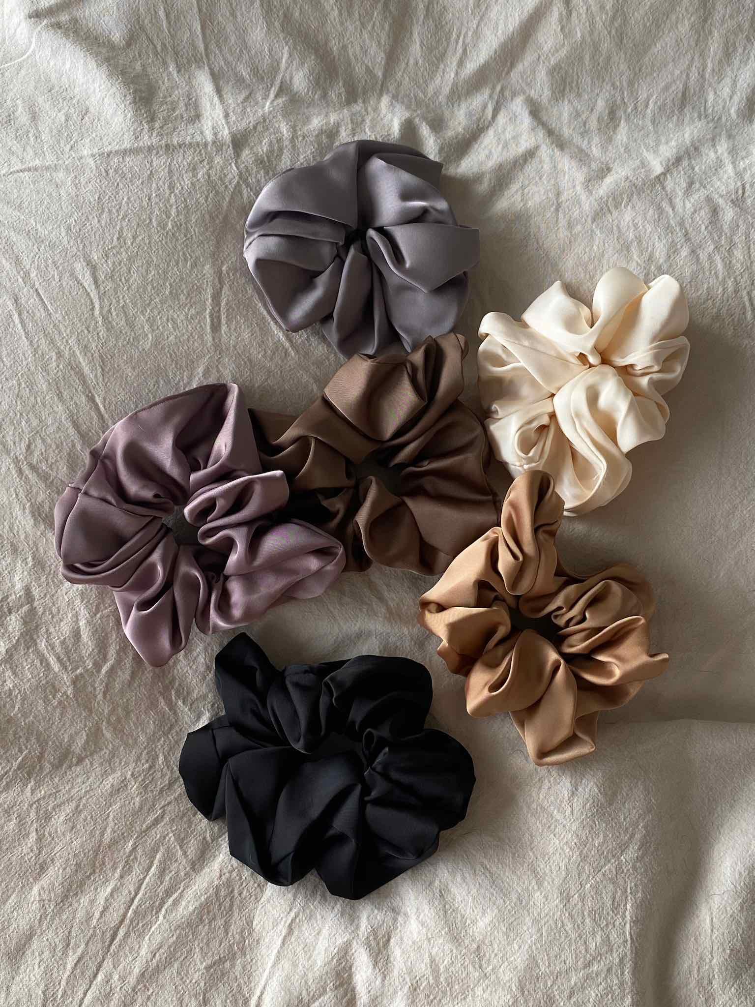 XL Silk Scrunchie für Damen in Grey von Maingold Basics