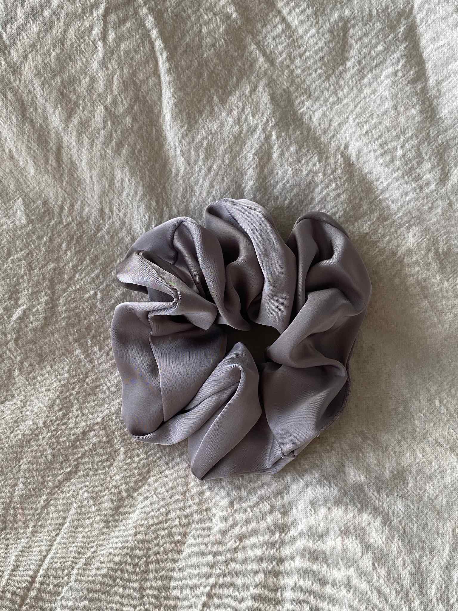 XL Silk Scrunchie für Damen in Grey von Maingold Basics