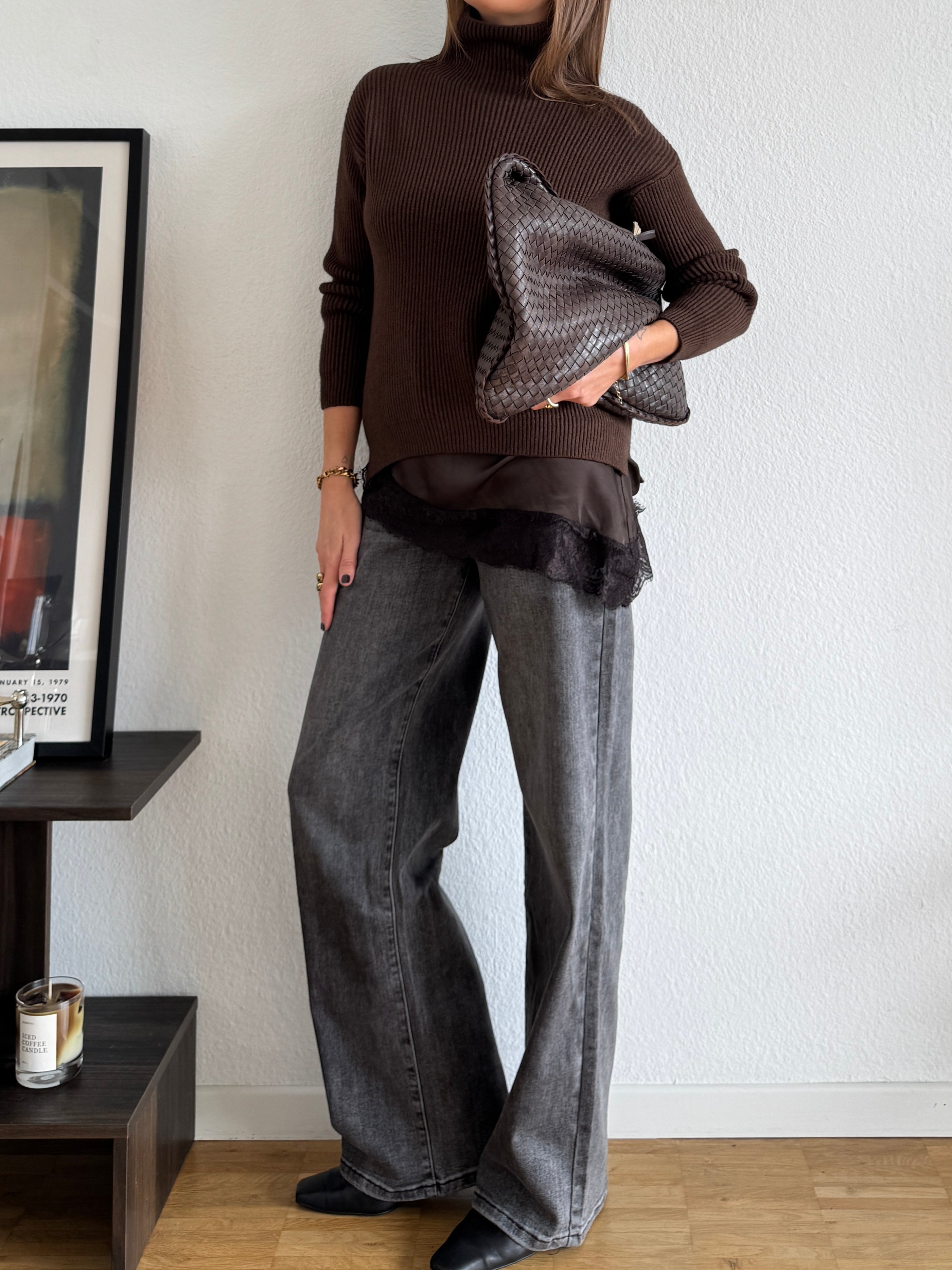 Asymmetrisches Top mit Spitze - Dark Chocolate