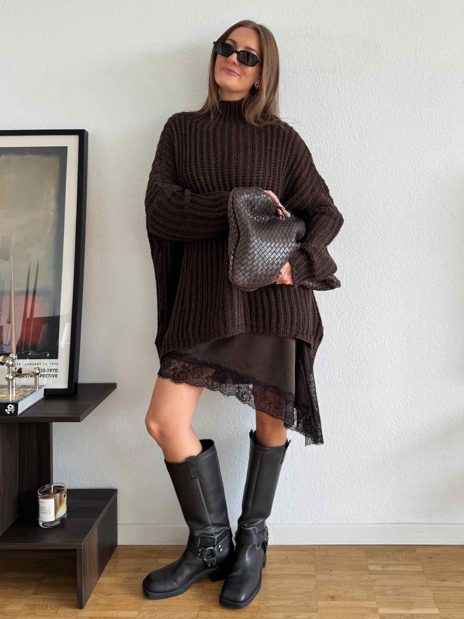 Asymmetrisches Kleid mit Spitze - Dark Chocolate