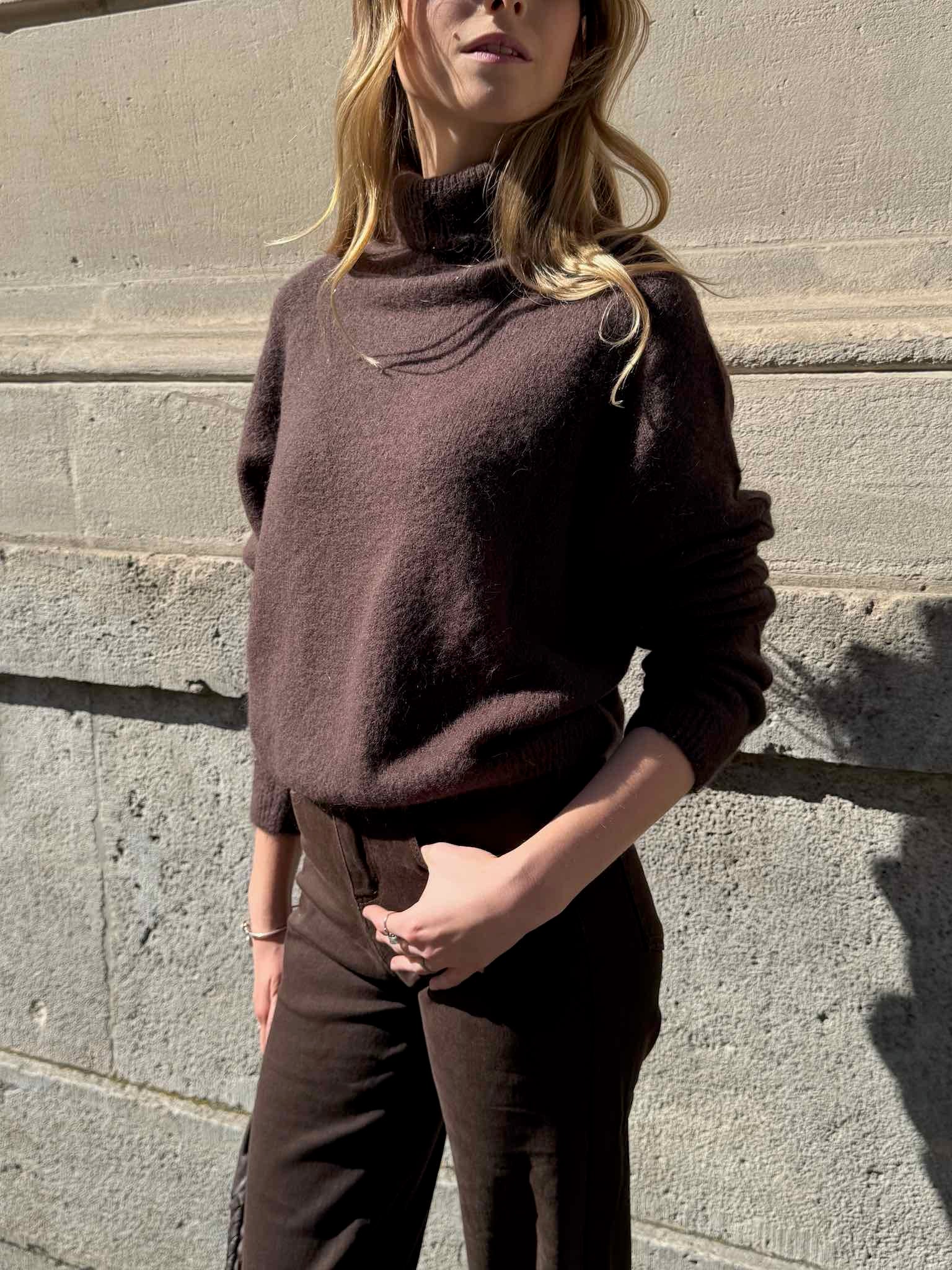 Baby Alpaka Rollkragenpullover für Damen in Chocolate von Maingold Basics