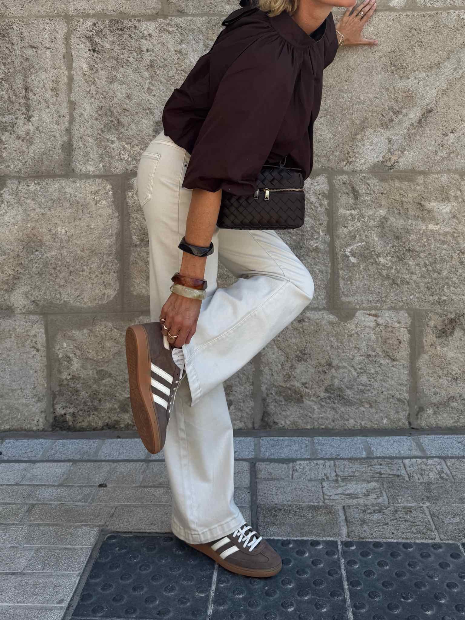 Ballonbluse mit Schleife für Damen in Chocolate von Maingold Basics