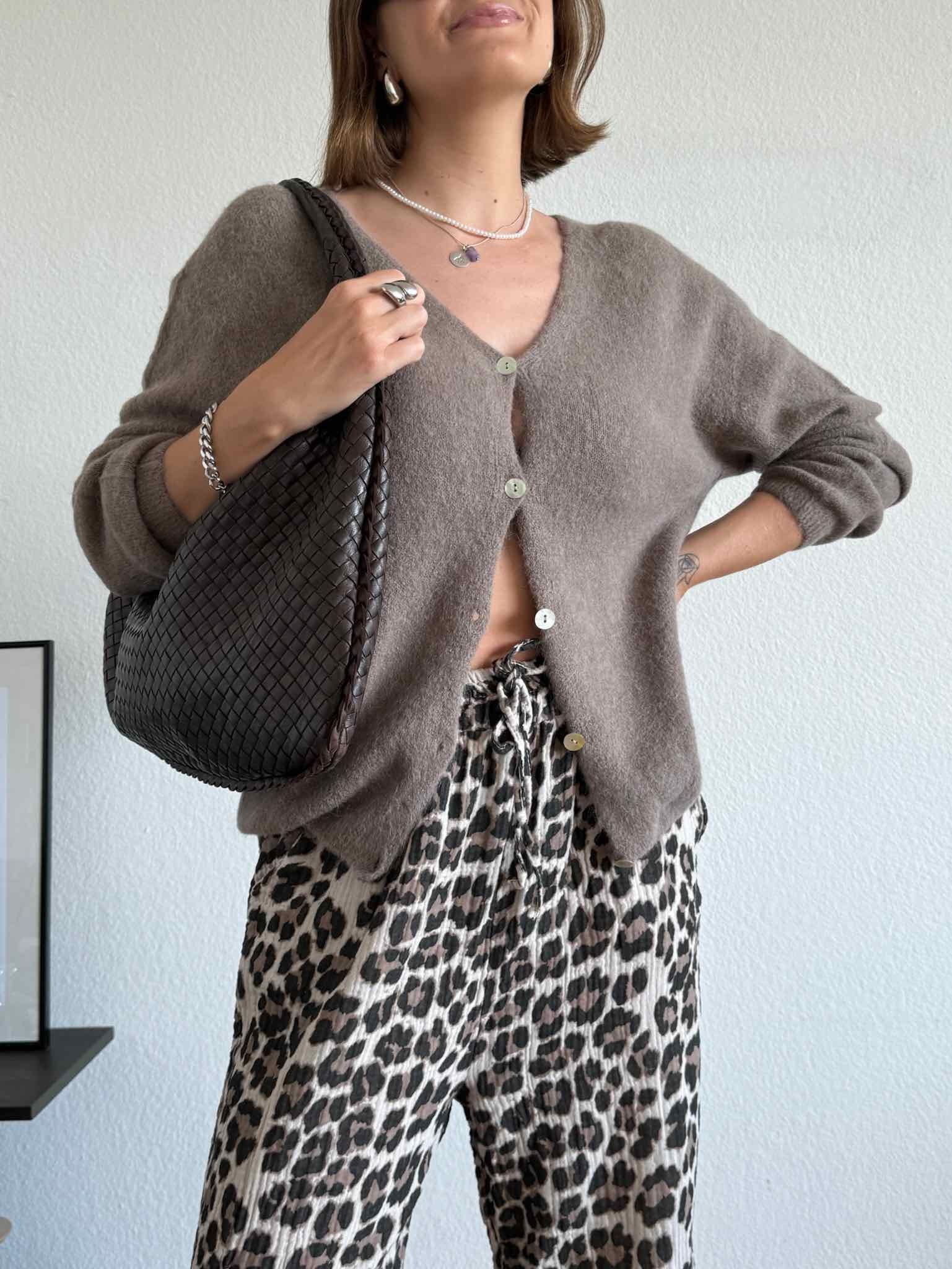 Basic Baby Alpaka Cardigan für Damen in Taupe von Maingold Basics