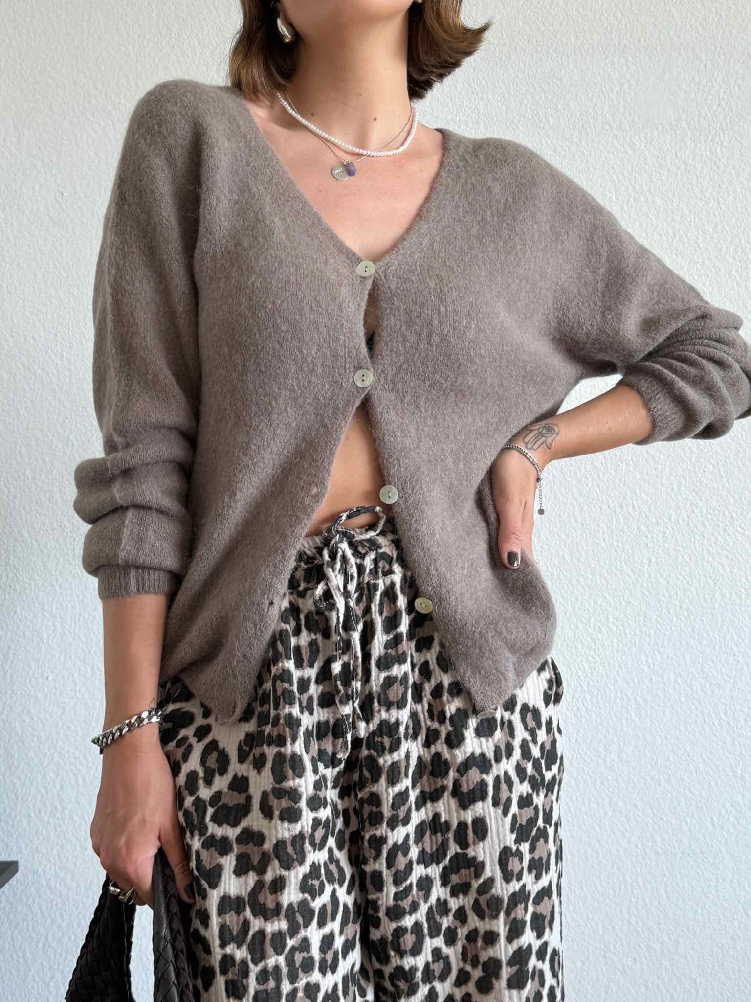 Basic Baby Alpaka Cardigan für Damen in Taupe von Maingold Basics