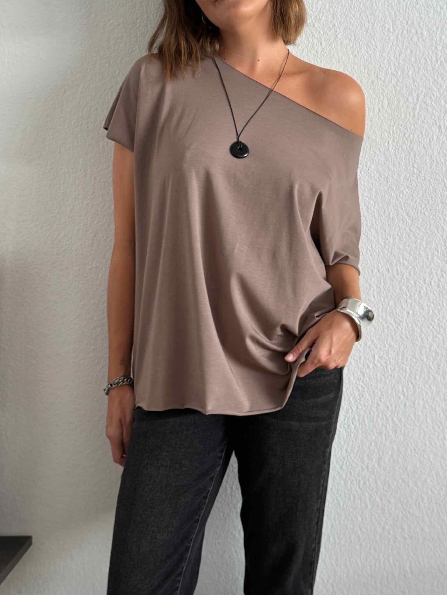 Basic Cutted T-Shirt für Damen in Khaki von Maingold Basics