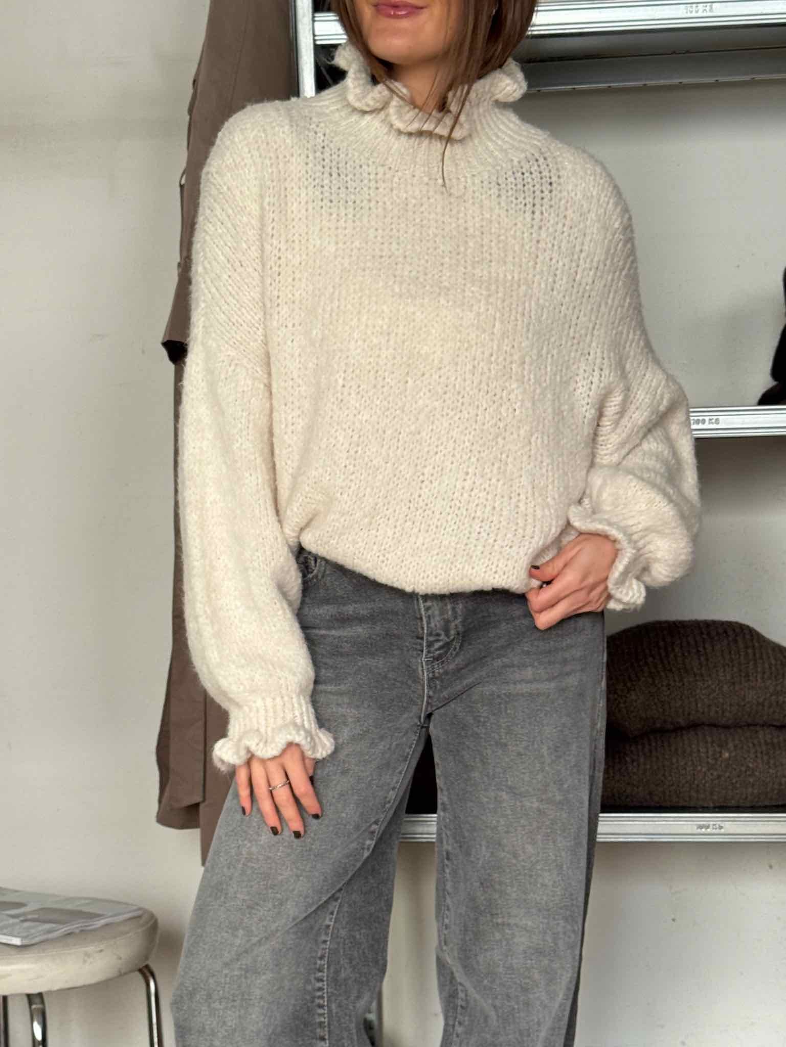 Kuschel Pullover mit Rüschenkragen für Damen in Creme von Maingold Basics