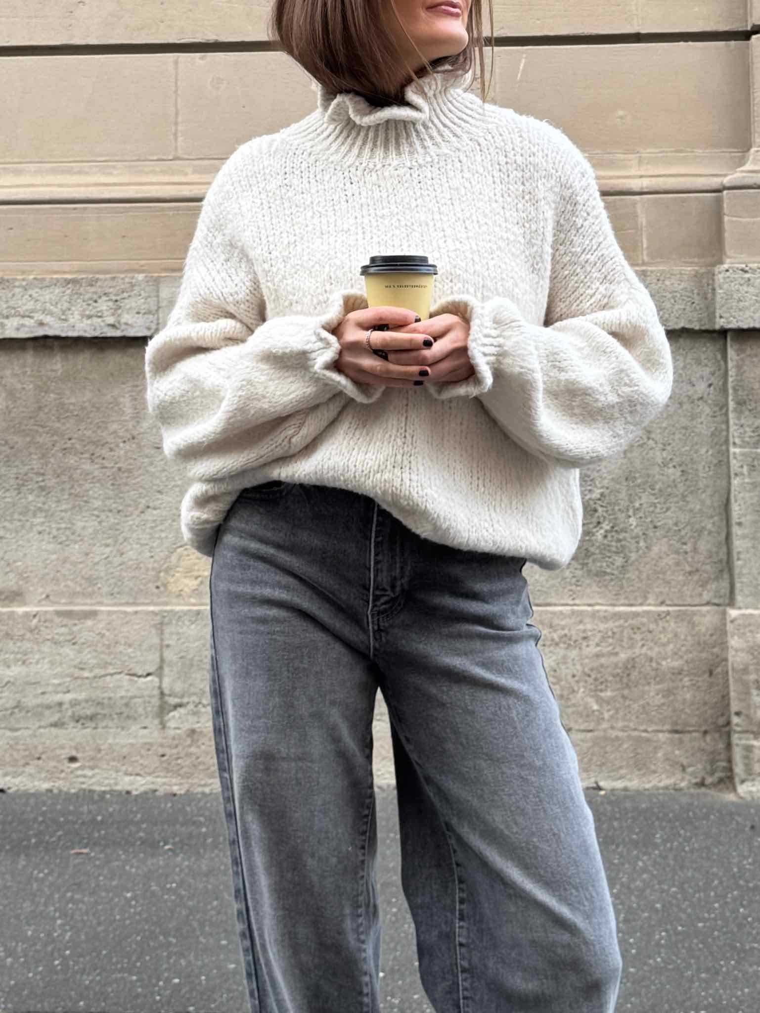 Kuschel Pullover mit Rüschenkragen für Damen in Creme von Maingold Basics