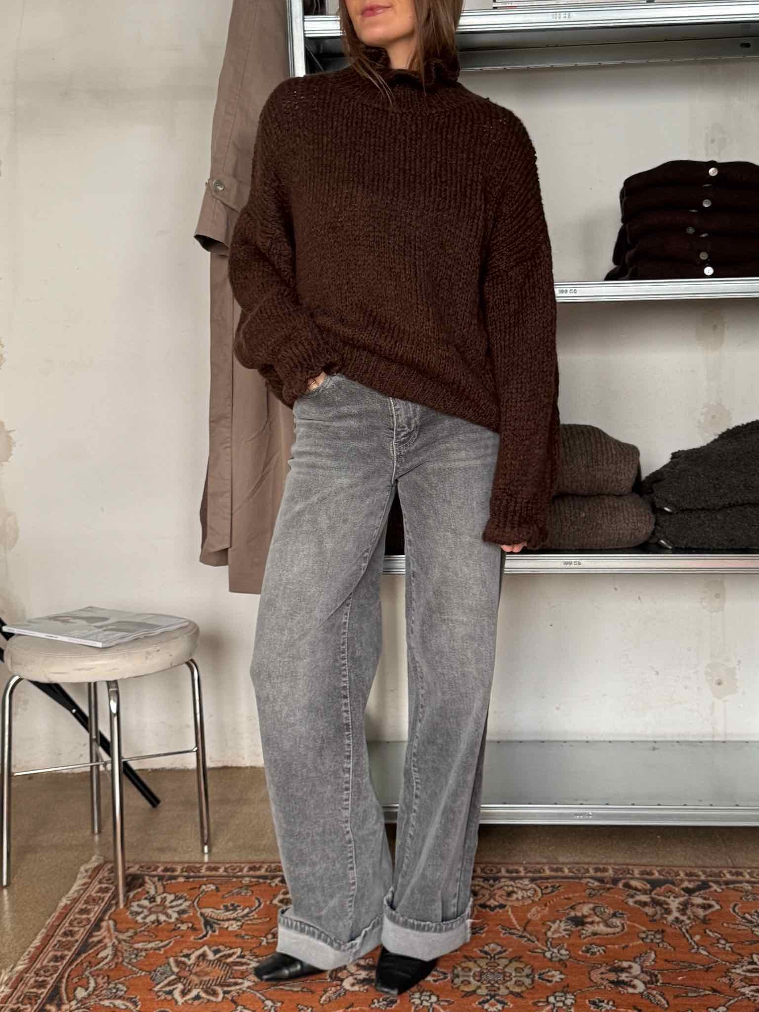 Kuschel Pullover mit Rüschenkragen für Damen in Schokobraun von Maingold Basics