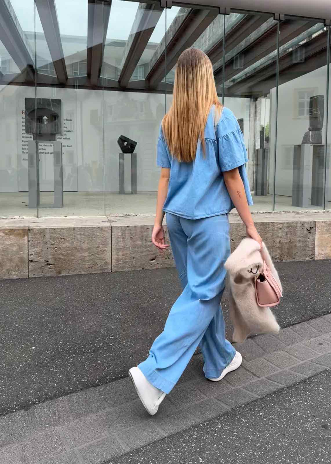 Leichtes Denim Set aus Hose und Bluse in Light Blue für Damen von Maingold Basics