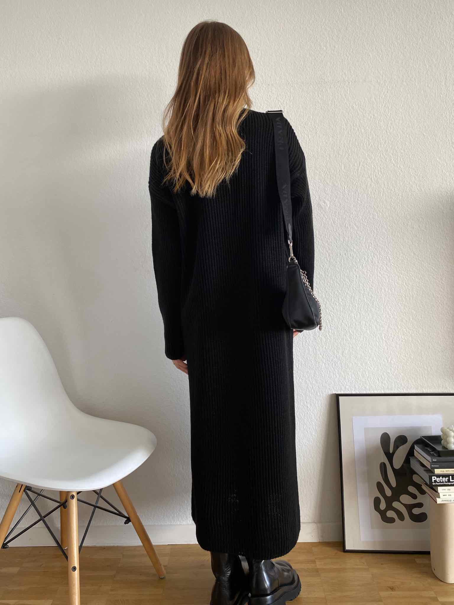 Long Knit Dress für Damen in Black von maingoldbasics.de