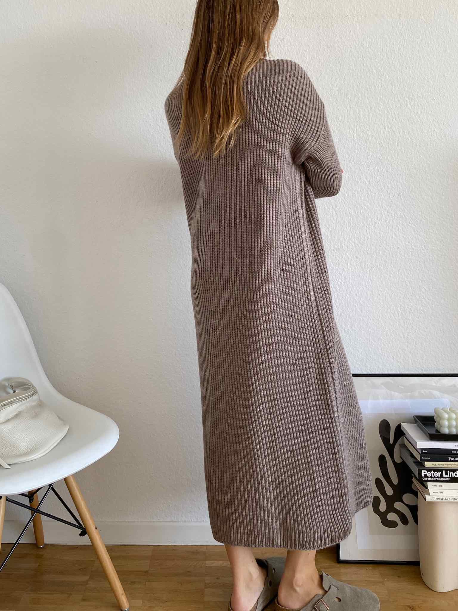 Long Knit Dress für Damen in Dark Taupe von Maingold Basics