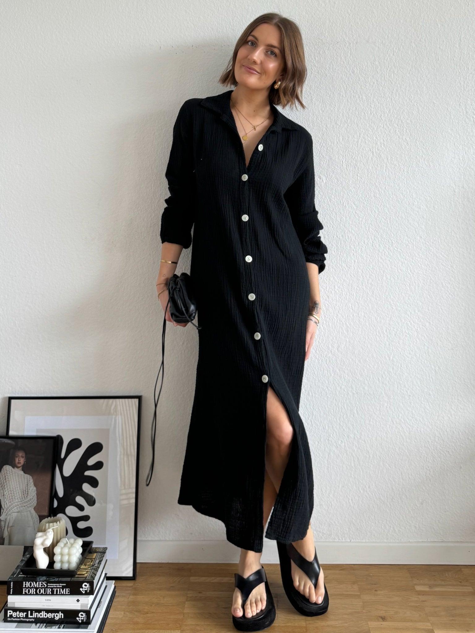 Maxi Musselin Kleid mit Perlmutknöpfen für Damen in Black von Maingold Basics