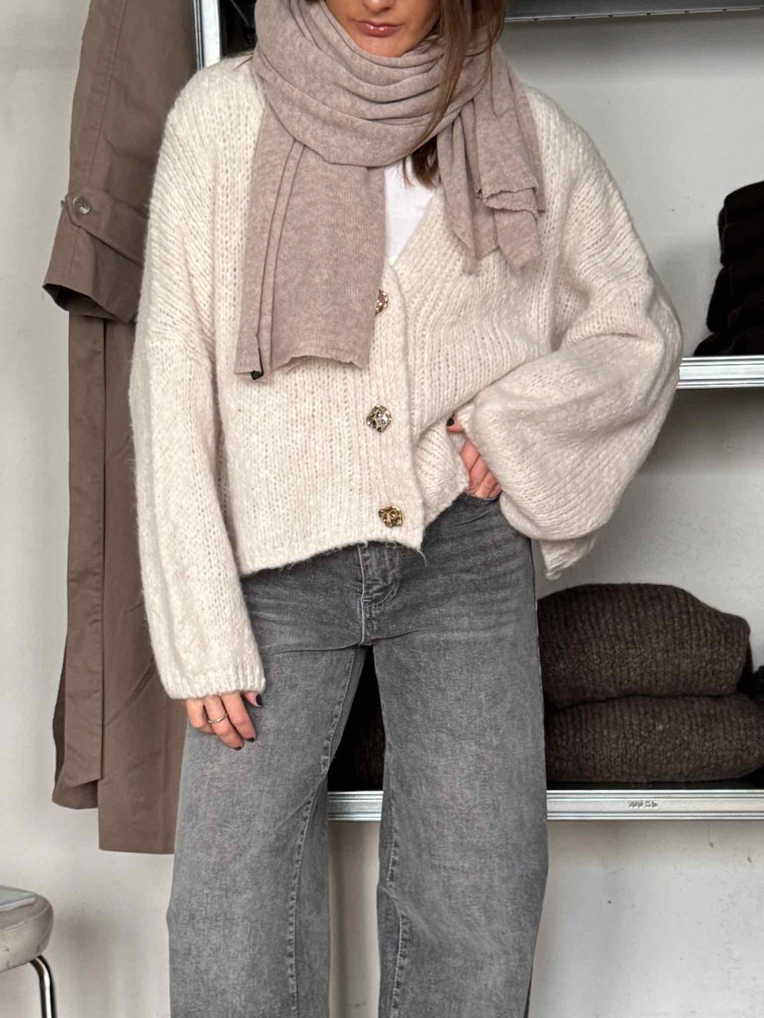 Oversize Cardigan mit Zierknöpfen für Damen in Creme von Maingold Basics