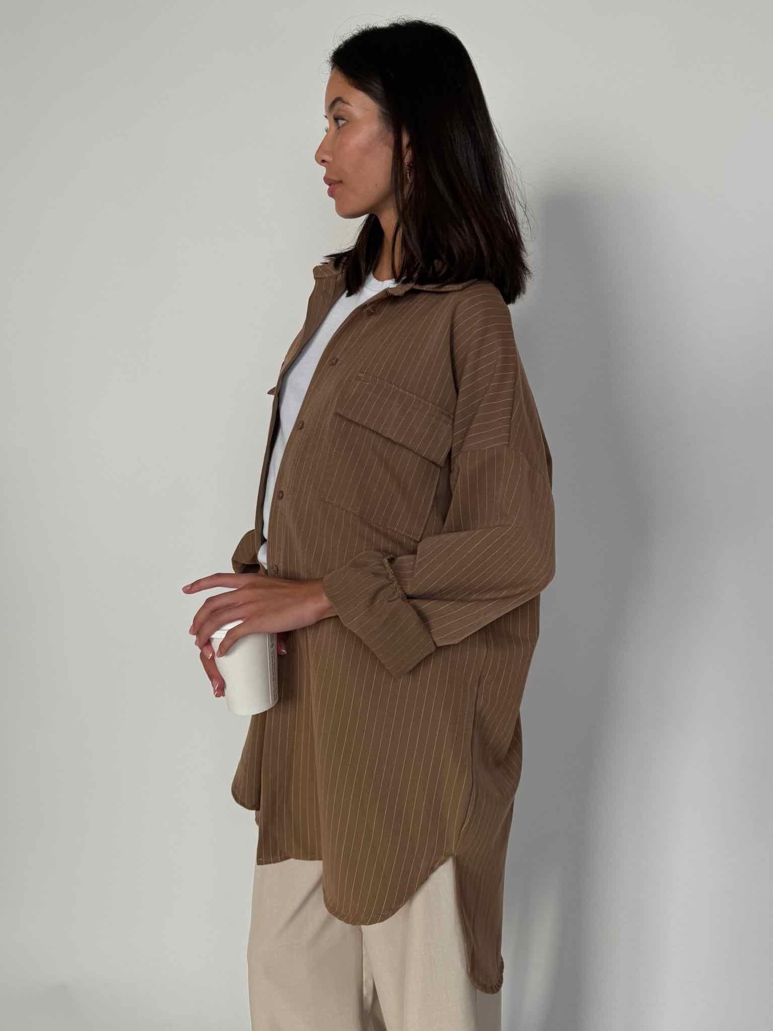 Oversize Hemd mit Nadelstreifen für Damen in Camel von Maingold Basics