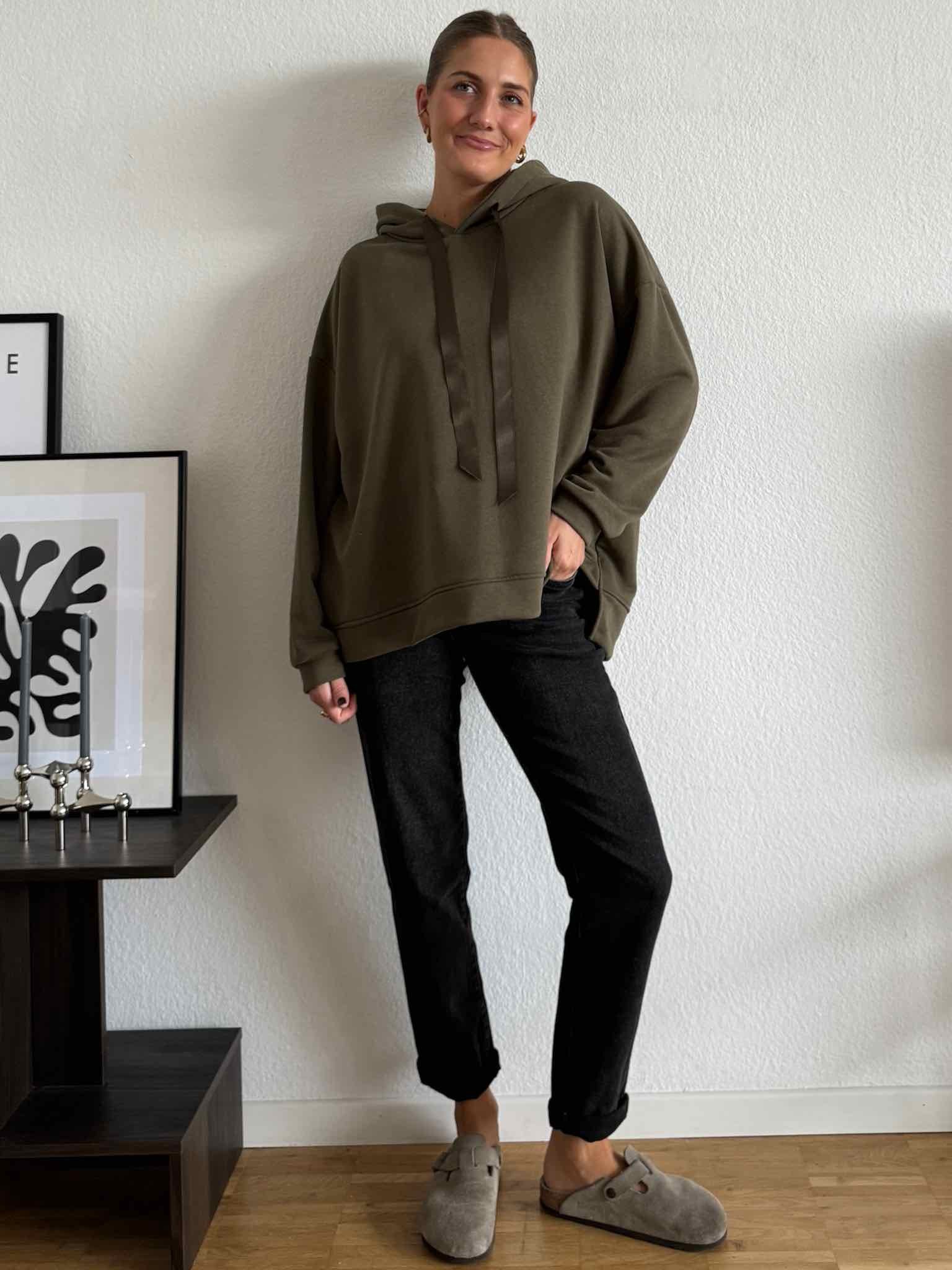 Oversize Hoodie mit Satinband für Damen in Khaki von Maingold Basics