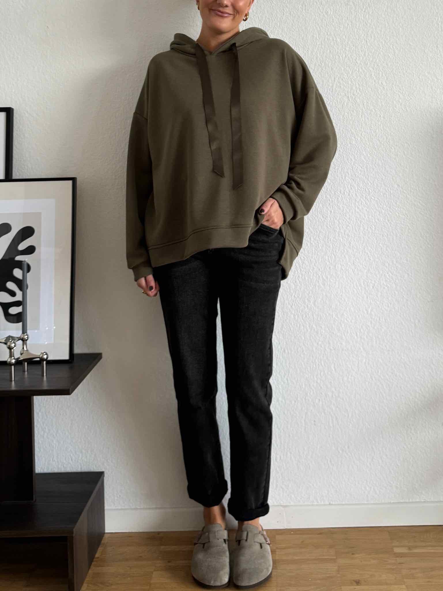 Oversize Hoodie mit Satinband für Damen in Khaki von Maingold Basics