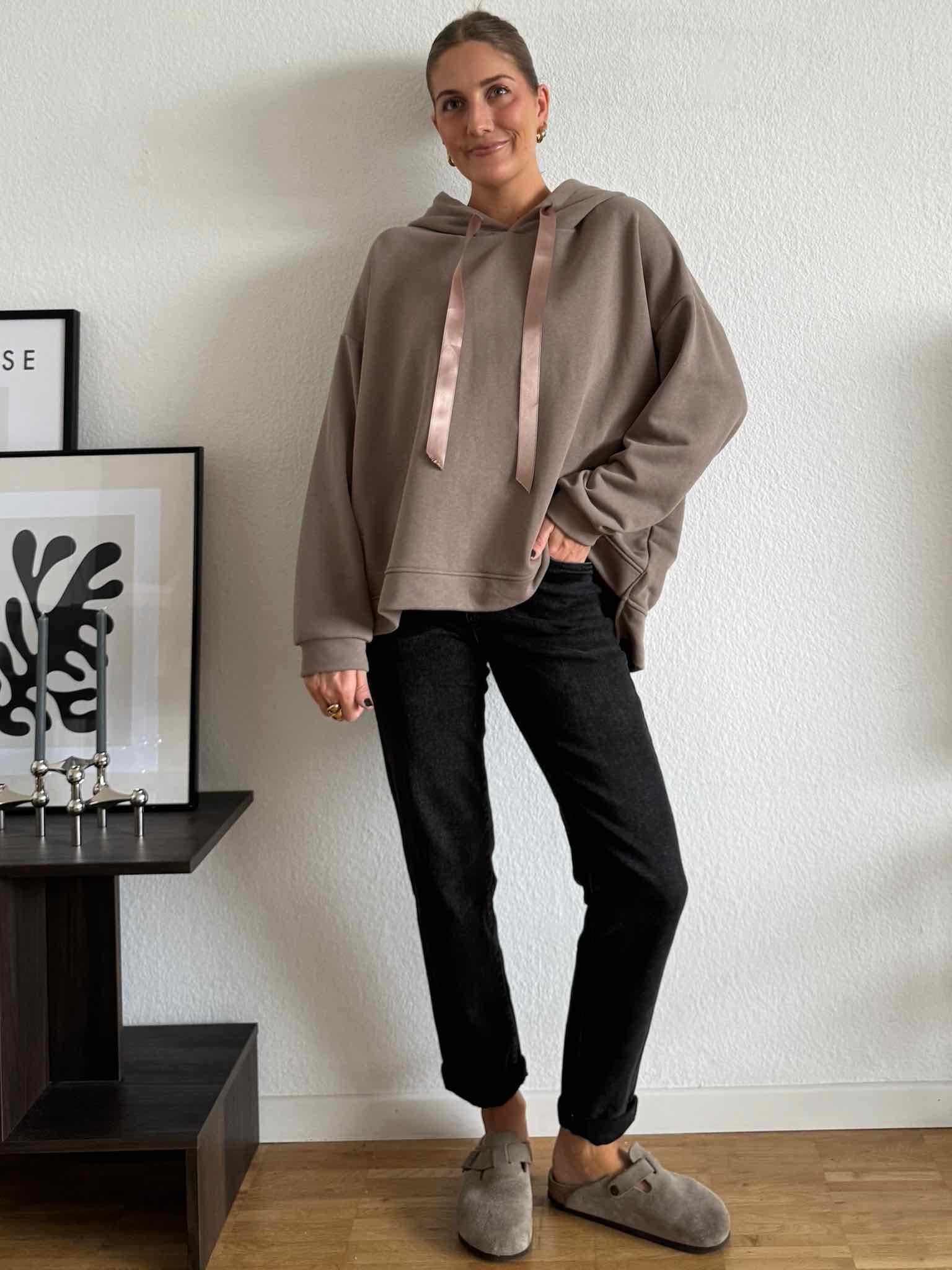 Oversize Hoodie mit Satinband für Damen in Taupe von Maingold Basics