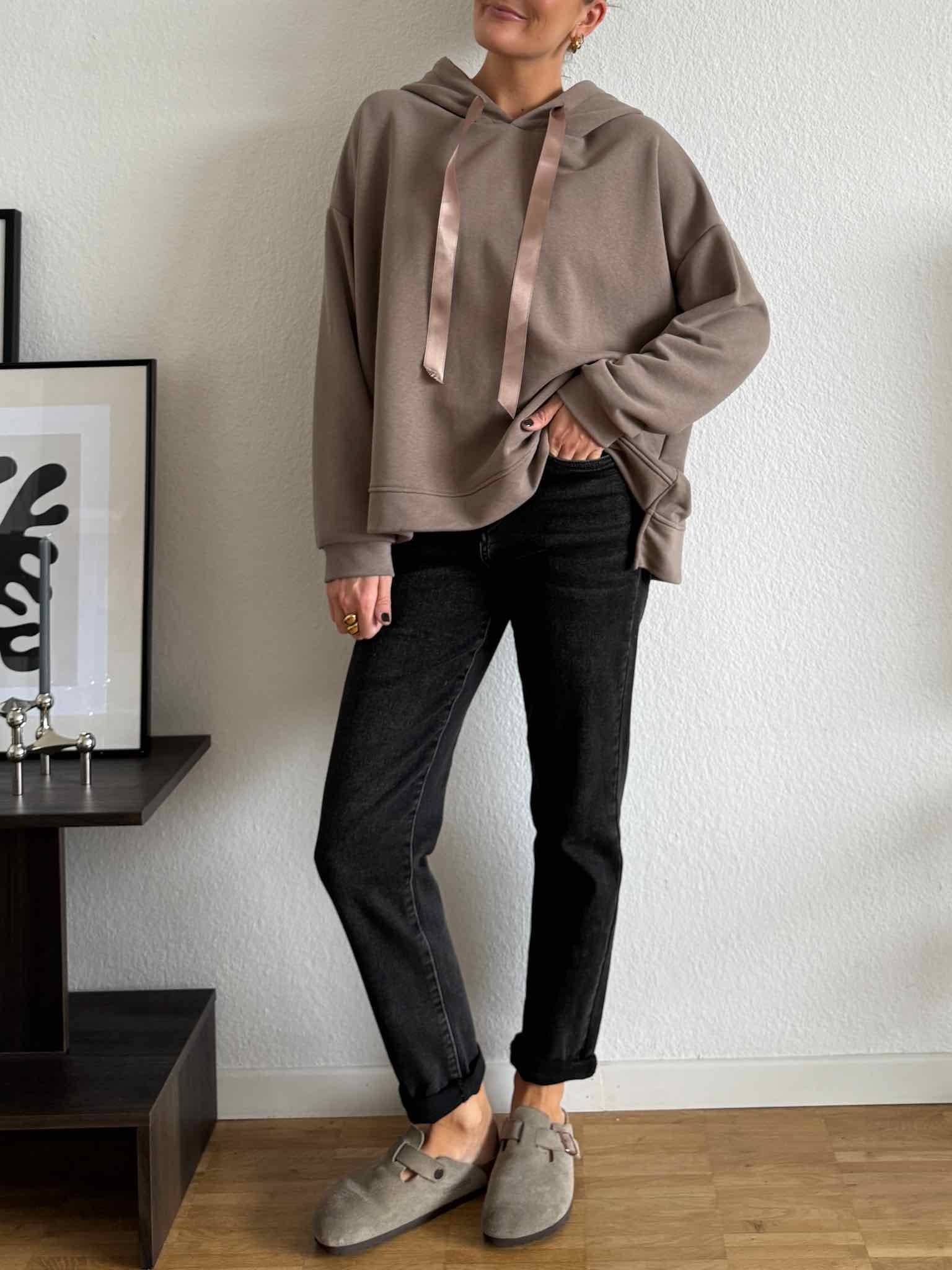 Oversize Hoodie mit Satinband für Damen in Taupe von Maingold Basics