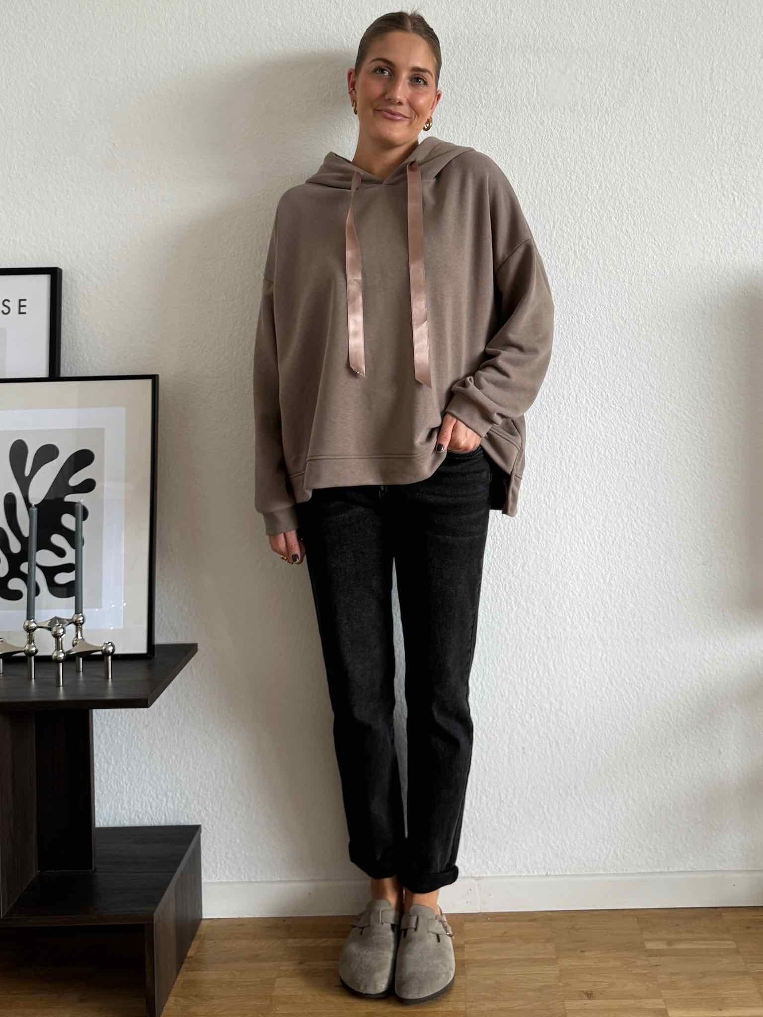 Oversize Hoodie mit Satinband für Damen in Taupe von Maingold Basics