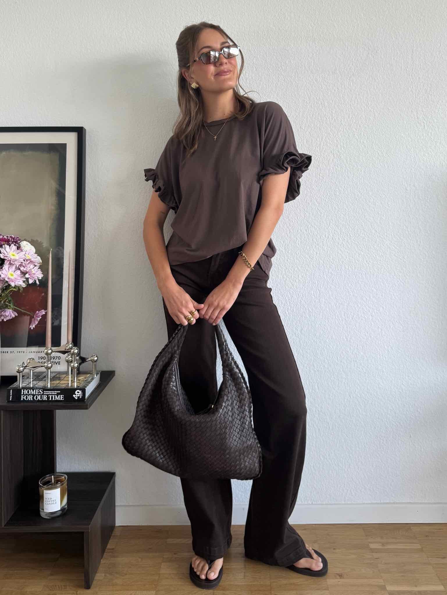 Oversize T-Shirt mit Rüschenärmel für Damen in Chocolate von Maingold Basics