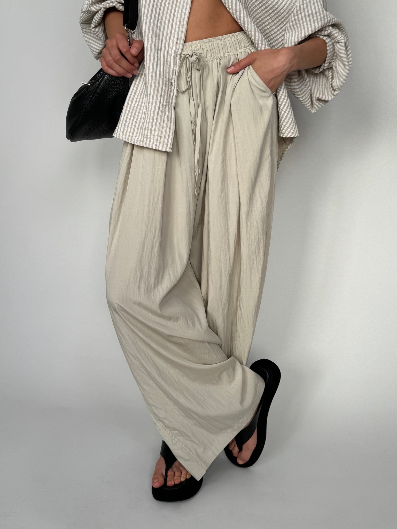 Rayon Summer Pants für Damen in Greige von Maingold Basics