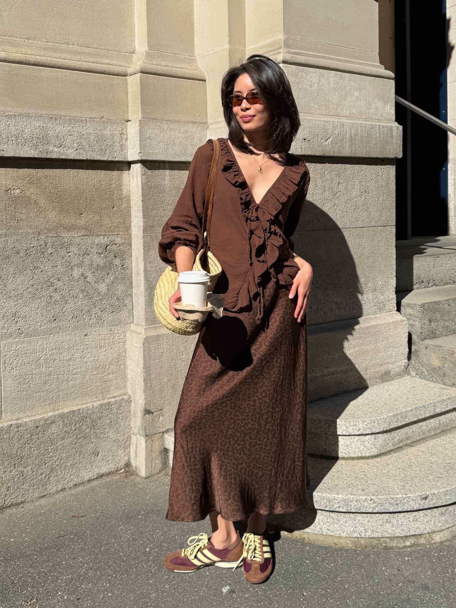 Rüschen Bluse zum Schnüren für Damen in Chocolate von Maingold Basics