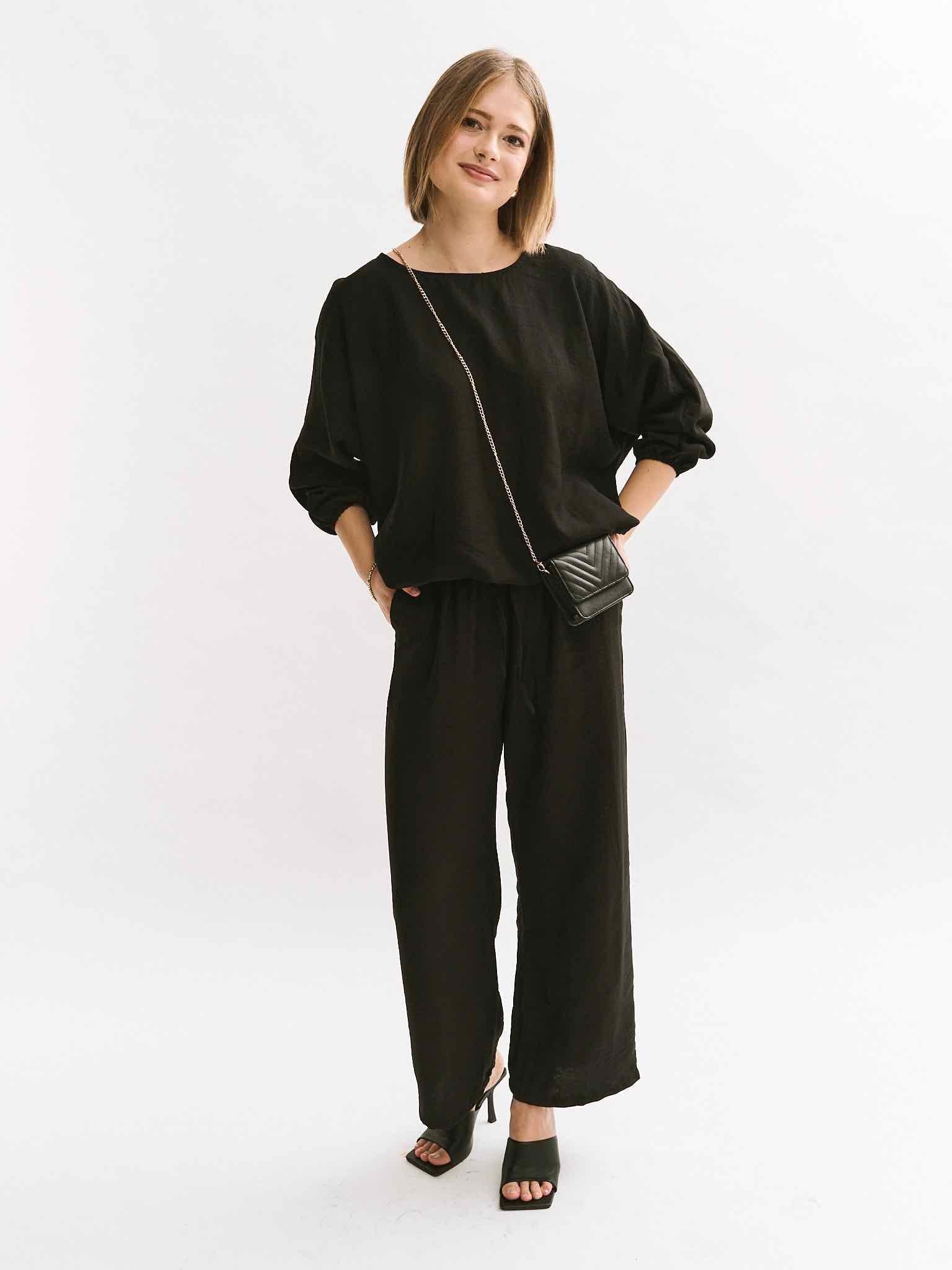 Rundhals Oversize Shirt für Damen in Black von Maingold Basics