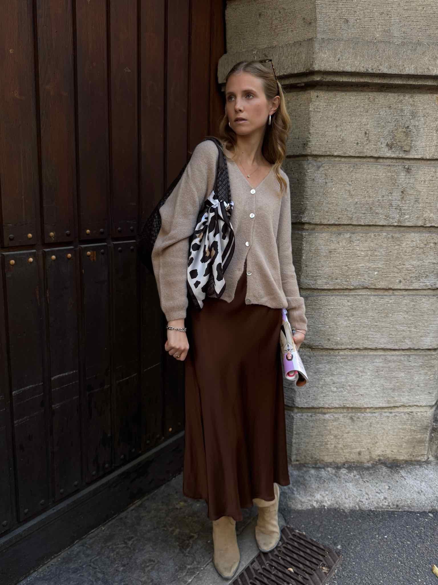 Satin Look Rock für Damen in Hazelnut von Maingold Basics