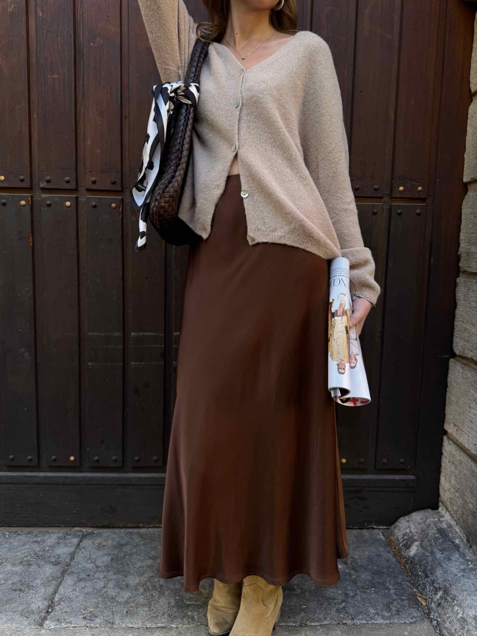 Satin Look Rock für Damen in Hazelnut von Maingold Basics