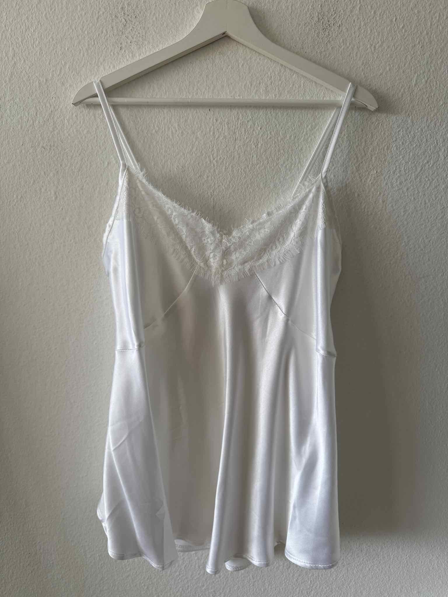 Satin Look Top mit Spitze für Damen in White von Maingold Basics